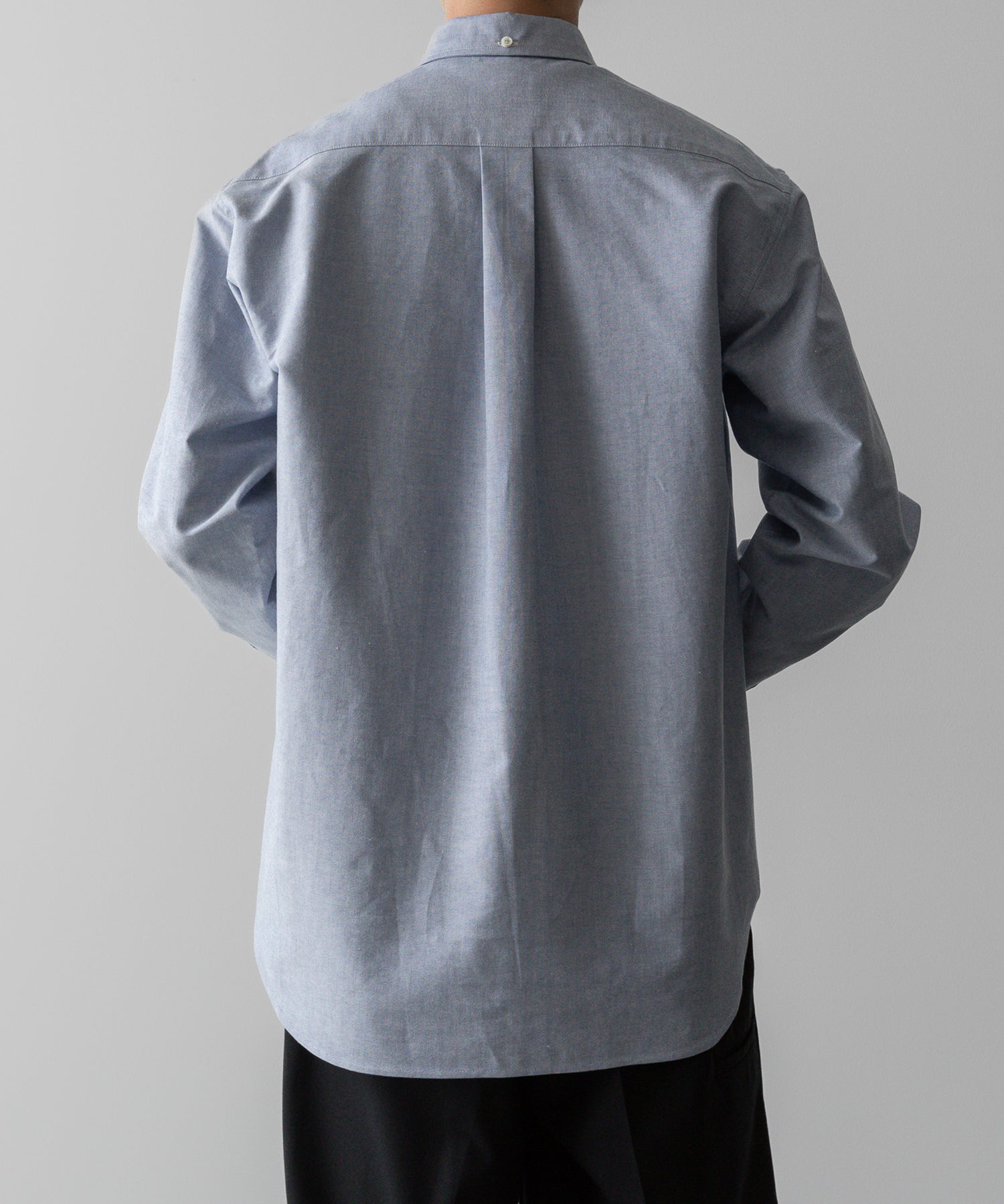 通販 オンラインショップ ネットショップ ボタンダウン プルオーバー 長袖 厚手 オーバーサイズ 大きめ クラシックフィット セミワイド ドレス ビッグシルエット ブレザー 春 夏 秋 冬 オールシーズン 通年 定番 きれいめ ファッション メンズ レディース ユニセックス ストリート モード 20代 30代 大人 かっこいい おしゃれ 可愛い アパレル ブランド シンプル コーデ 私服 普段着 ビジネス カジュアル リラックス アイビー アメトラ アメカジ イギリス プレッピー クラシック トラッド 着こなし 着画 着崩し スタイル タックアウト  ポーラータイ ループタイ 後 バック サックス ブルー シティボーイ シティガール   メンズライク 韓国 スポーツ シック セレブ 海外 ブロークコア ミックスコーデ  ダンス おすすめ