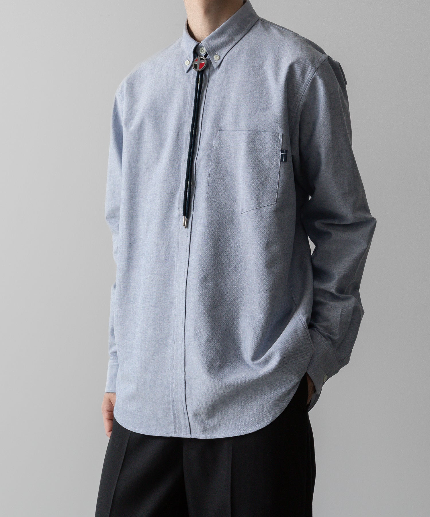 通販 オンラインショップ ネットショップ ボタンダウン プルオーバー 長袖 厚手 オーバーサイズ 大きめ クラシックフィット セミワイド ドレス ビッグシルエット ブレザー 春 夏 秋 冬 オールシーズン 通年 定番 きれいめ ファッション メンズ レディース ユニセックス ストリート モード 20代 30代 大人 かっこいい おしゃれ 可愛い アパレル ブランド シンプル コーデ 私服 普段着 ビジネス カジュアル リラックス アイビー アメトラ アメカジ イギリス プレッピー クラシック トラッド 着こなし 着画 着崩し スタイル タックアウト  ポーラータイ ループタイ フロント 前 サックス ブルー シティボーイ シティガール   メンズライク 韓国 スポーツ シック セレブ 海外 ブロークコア ミックスコーデ  ダンス おすすめ