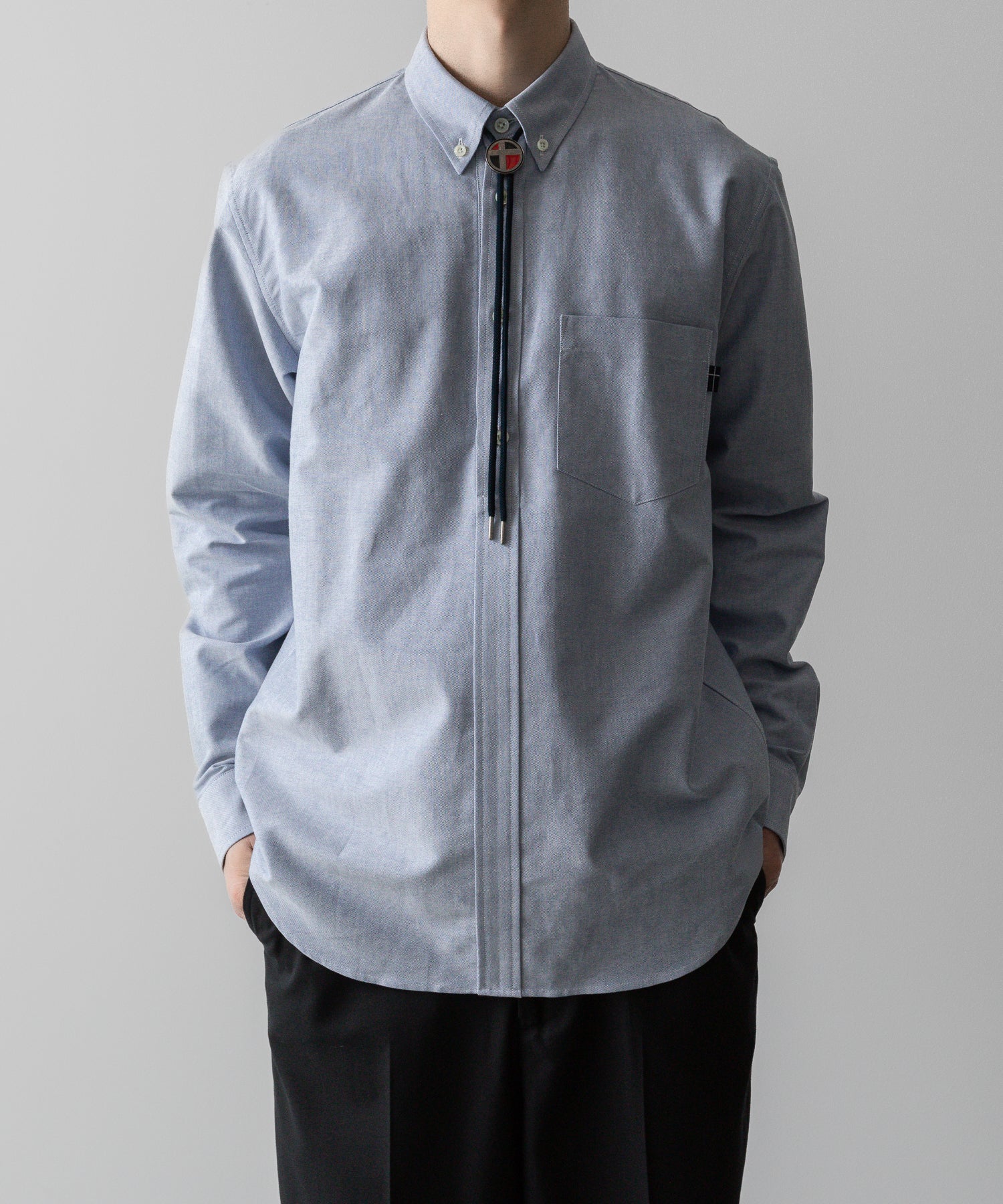 通販 オンラインショップ ネットショップ ボタンダウン プルオーバー 長袖 厚手 オーバーサイズ 大きめ クラシックフィット セミワイド ドレス ビッグシルエット ブレザー 春 夏 秋 冬 オールシーズン 通年 定番 きれいめ ファッション メンズ レディース ユニセックス ストリート モード 20代 30代 大人 かっこいい おしゃれ 可愛い アパレル ブランド シンプル コーデ 私服 普段着 ビジネス カジュアル リラックス アイビー アメトラ アメカジ イギリス プレッピー クラシック トラッド 着こなし 着画 着崩し スタイル タックアウト  ポーラータイ ループタイ フロント 前 サックス ブルー シティボーイ シティガール   メンズライク 韓国 スポーツ シック セレブ 海外 ブロークコア ミックスコーデ  ダンス おすすめ