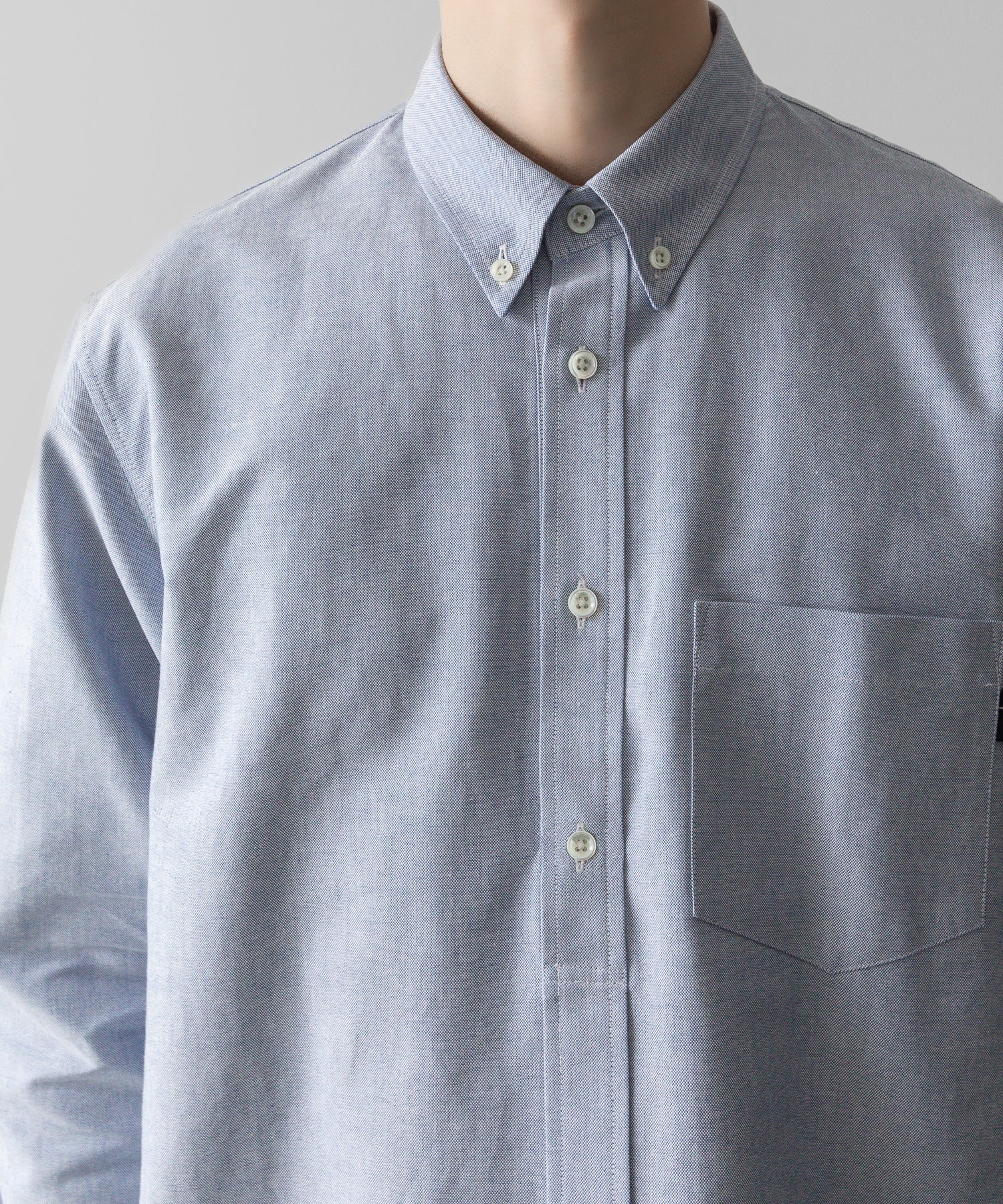 通販 オンラインショップ ネットショップ ボタンダウン プルオーバー 長袖 厚手 オーバーサイズ 大きめ クラシックフィット セミワイド ドレス ビッグシルエット ブレザー 春 夏 秋 冬 オールシーズン 通年 定番 きれいめ ファッション メンズ レディース ユニセックス ストリート モード 20代 30代 大人 かっこいい おしゃれ 可愛い アパレル ブランド シンプル コーデ 私服 普段着 ビジネス カジュアル リラックス アイビー アメトラ アメカジ イギリス プレッピー クラシック トラッド 着こなし 着画 着崩し スタイル フロント 前 サックス ブルー