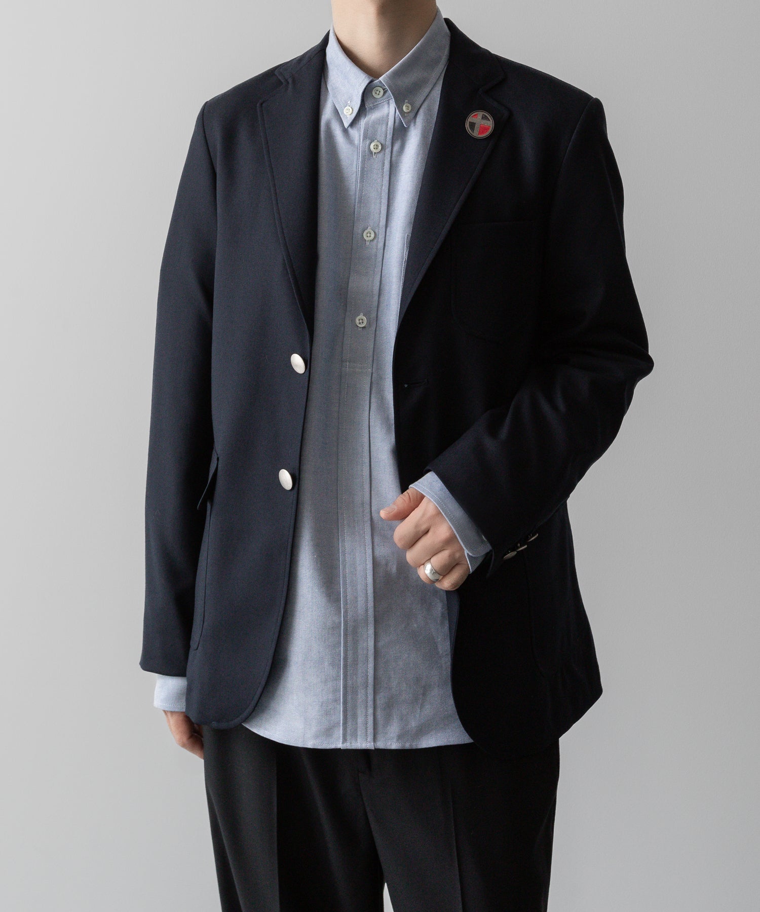 通販 オンラインショップ ネットショップ ボタンダウン プルオーバー 長袖 厚手 オーバーサイズ 大きめ クラシックフィット セミワイド ドレス ビッグシルエット ブレザー 春 夏 秋 冬 オールシーズン 通年 定番 きれいめ ファッション メンズ レディース ユニセックス ストリート モード 20代 30代 大人 かっこいい おしゃれ 可愛い アパレル ブランド シンプル コーデ 私服 普段着 ビジネス カジュアル リラックス アイビー アメトラ アメカジ イギリス プレッピー クラシック トラッド 着こなし 着画 着崩し スタイル タックアウト  ポーラータイ ループタイ フロント 前 組み合わせ サックス ブルー シティボーイ シティガール  メンズライク 韓国 スポーツ シック セレブ 海外 ブロークコア ミックスコーデ  ダンス おすすめ