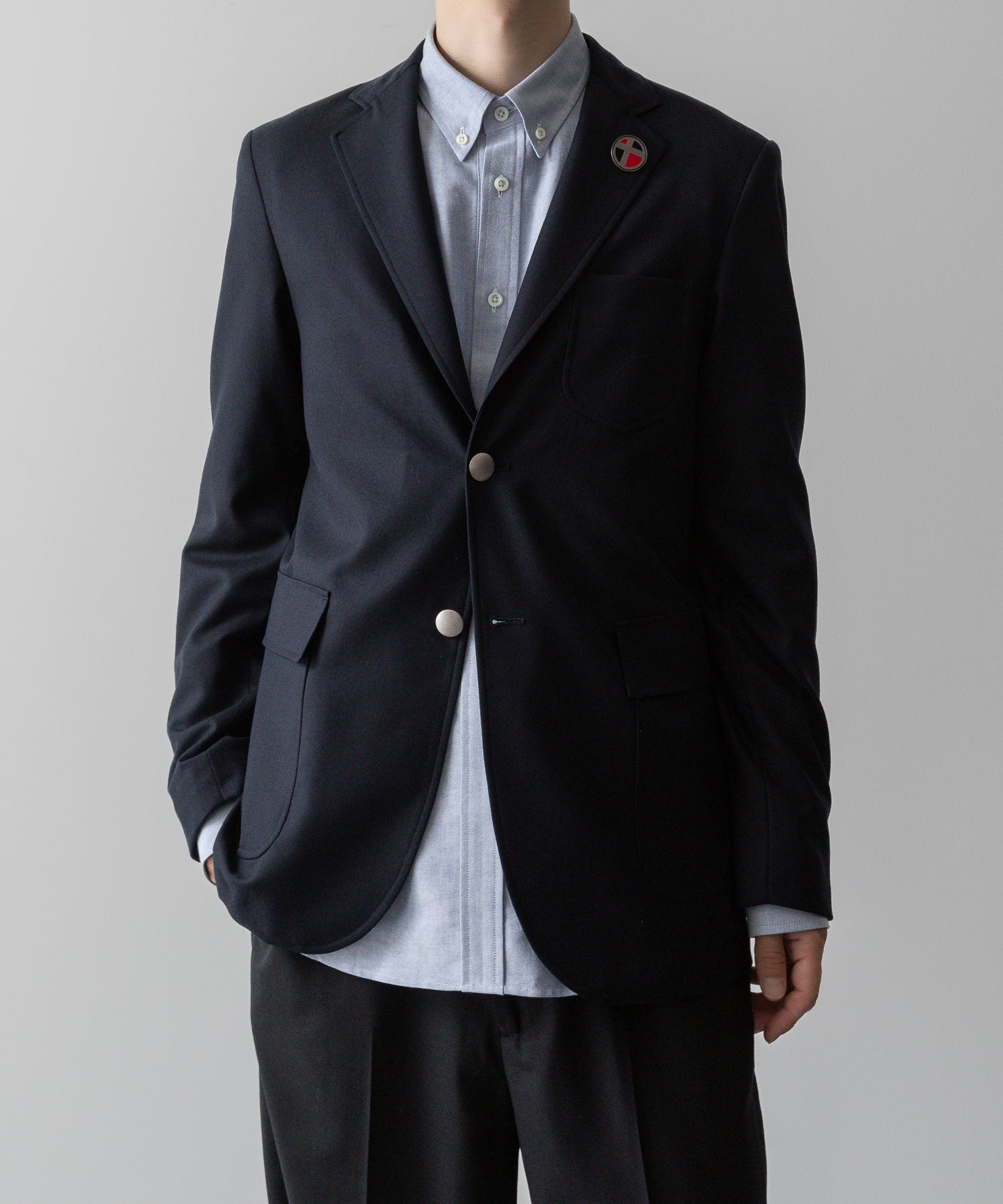 通販 オンラインショップ ネットショップ ボタンダウン プルオーバー 長袖 厚手 オーバーサイズ 大きめ クラシックフィット セミワイド ドレス ビッグシルエット ブレザー 春 夏 秋 冬 オールシーズン 通年 定番 きれいめ ファッション メンズ レディース ユニセックス ストリート モード 20代 30代 大人 かっこいい おしゃれ 可愛い アパレル ブランド シンプル コーデ 私服 普段着 ビジネス カジュアル リラックス アイビー アメトラ アメカジ イギリス プレッピー クラシック トラッド 着こなし 着画 着崩し スタイル タックアウト  ポーラータイ ループタイ フロント 前  組み合わせ サックス ブルー シティボーイ シティガール  メンズライク 韓国 スポーツ シック セレブ 海外 ブロークコア ミックスコーデ  ダンス おすすめ