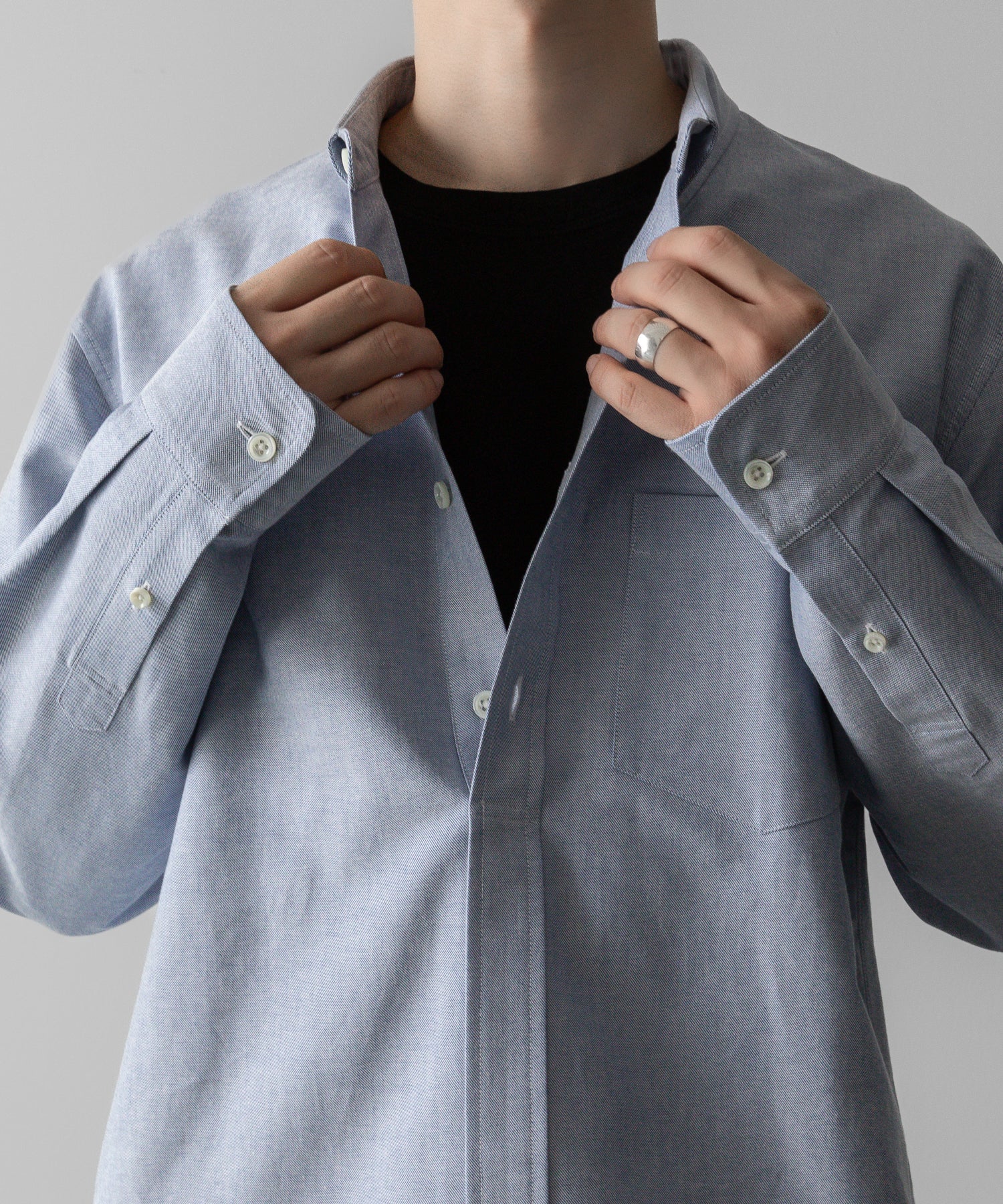 通販 オンラインショップ ネットショップ ボタンダウン プルオーバー 長袖 厚手 オーバーサイズ 大きめ クラシックフィット セミワイド ドレス ビッグシルエット ブレザー 春 夏 秋 冬 オールシーズン 通年 定番 きれいめ ファッション メンズ レディース ユニセックス ストリート モード 20代 30代 大人 かっこいい おしゃれ 可愛い アパレル ブランド シンプル コーデ 私服 普段着 ビジネス カジュアル リラックス アイビー アメトラ アメカジ イギリス プレッピー クラシック トラッド 着こなし 着画 着崩し スタイル 前開き サックス ブルー