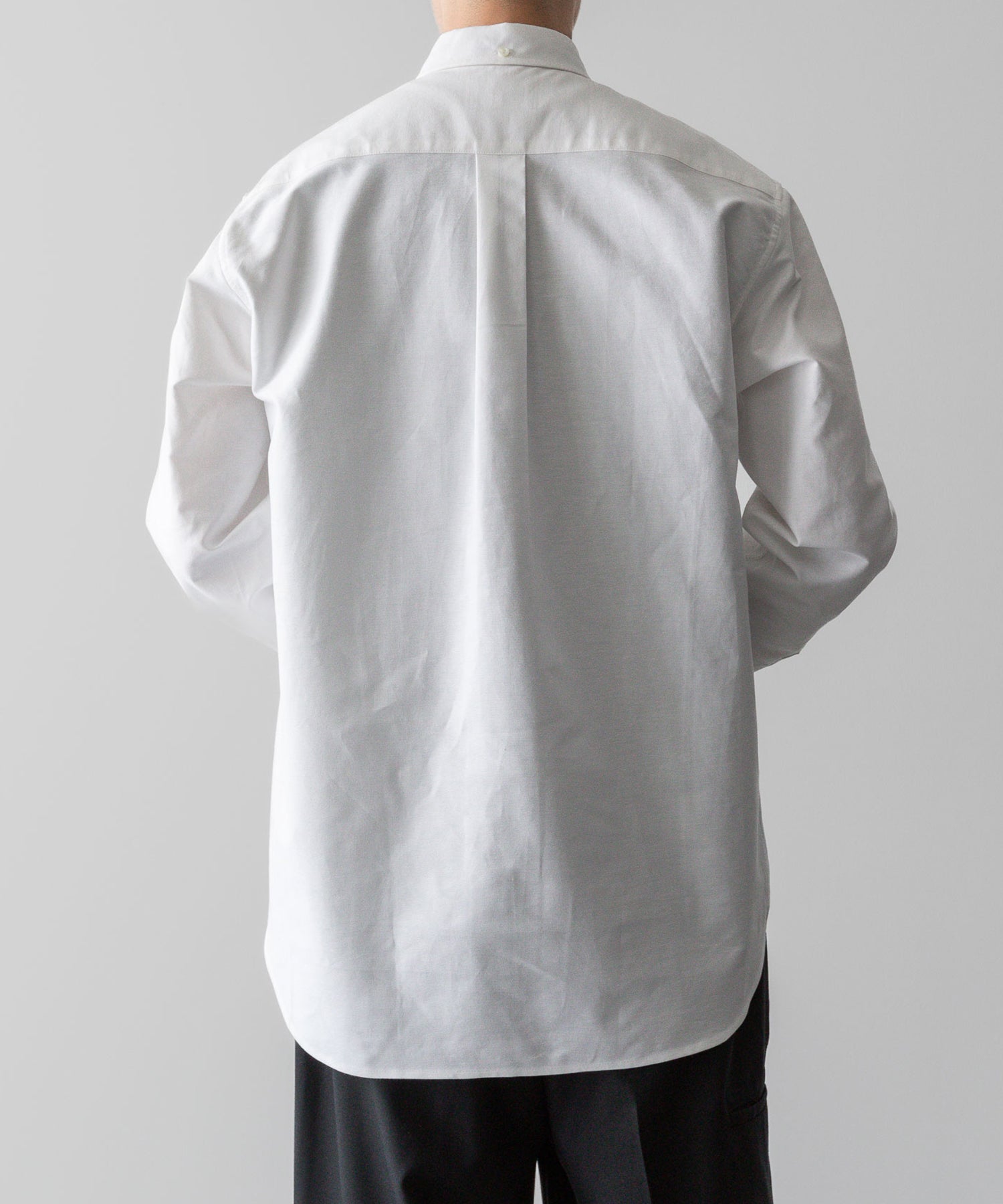 通販 オンラインショップ ネットショップ ボタンダウン プルオーバー 長袖 厚手 オーバーサイズ 大きめ クラシックフィット セミワイド ドレス ビッグシルエット ブレザー 春 夏 秋 冬 オールシーズン 通年 定番 きれいめ ファッション メンズ レディース ユニセックス ストリート モード 20代 30代 大人 かっこいい おしゃれ 可愛い アパレル ブランド シンプル コーデ 私服 普段着 ビジネス カジュアル リラックス アイビー アメトラ アメカジ イギリス プレッピー クラシック トラッド 着こなし 着画 着崩し スタイル タックアウト  ポーラータイ ループタイ 後 バック ホワイト 白 シティボーイ シティガール   メンズライク 韓国 スポーツ シック セレブ 海外 ブロークコア ミックスコーデ  ダンス おすすめ