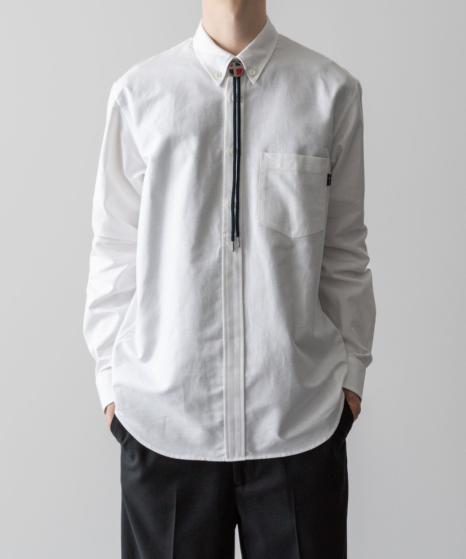 通販 オンラインショップ ネットショップ ボタンダウン プルオーバー 長袖 厚手 オーバーサイズ 大きめ クラシックフィット セミワイド ドレス ビッグシルエット ブレザー 春 夏 秋 冬 オールシーズン 通年 定番 きれいめ ファッション メンズ レディース ユニセックス ストリート モード 20代 30代 大人 かっこいい おしゃれ 可愛い アパレル ブランド シンプル コーデ 私服 普段着 ビジネス カジュアル リラックス アイビー アメトラ アメカジ イギリス プレッピー クラシック トラッド 着こなし 着画 着崩し スタイル タックアウト  ポーラータイ ループタイ フロント 前 ホワイト 白 シティボーイ シティガール   メンズライク 韓国 スポーツ シック セレブ 海外 ブロークコア ミックスコーデ  ダンス おすすめ