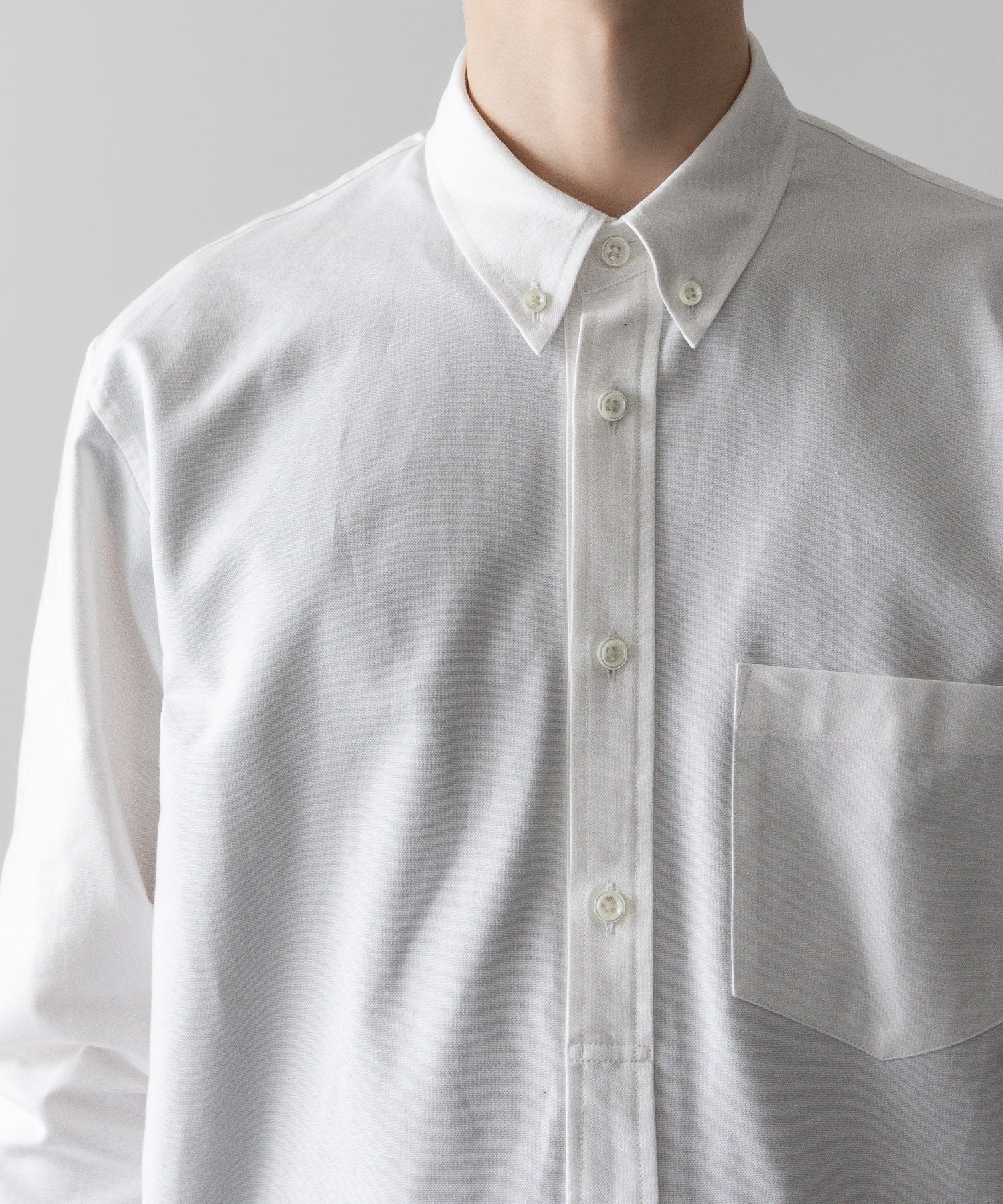 通販 オンラインショップ ネットショップ ボタンダウン プルオーバー 長袖 厚手 オーバーサイズ 大きめ クラシックフィット セミワイド ドレス ビッグシルエット ブレザー 春 夏 秋 冬 オールシーズン 通年 定番 きれいめ ファッション メンズ レディース ユニセックス ストリート モード 20代 30代 大人 かっこいい おしゃれ 可愛い アパレル ブランド シンプル コーデ 私服 普段着 ビジネス カジュアル リラックス アイビー アメトラ アメカジ イギリス プレッピー クラシック トラッド 着こなし 着画 着崩し スタイル フロント 前 ホワイト 白  メンズライク 韓国 スポーツ シック セレブ 海外 ブロークコア ミックスコーデ  ダンス おすすめ