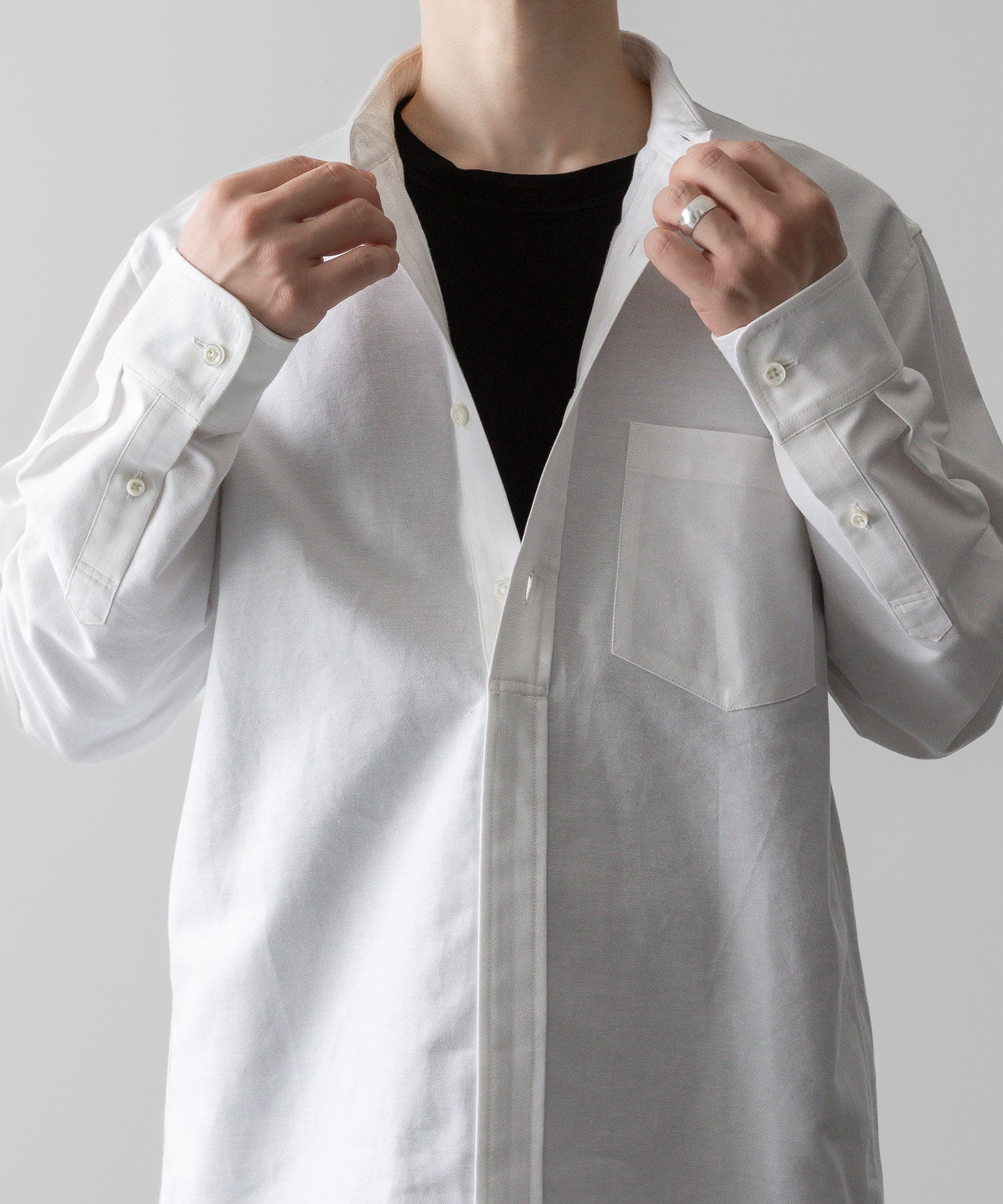 通販 オンラインショップ ネットショップ ボタンダウン プルオーバー 長袖 厚手 オーバーサイズ 大きめ クラシックフィット セミワイド ドレス ビッグシルエット ブレザー 春 夏 秋 冬 オールシーズン 通年 定番 きれいめ ファッション メンズ レディース ユニセックス ストリート モード 20代 30代 大人 かっこいい おしゃれ 可愛い アパレル ブランド シンプル コーデ 私服 普段着 ビジネス カジュアル リラックス アイビー アメトラ アメカジ イギリス プレッピー クラシック トラッド 着こなし 着画 着崩し スタイル 前開き ホワイト 白