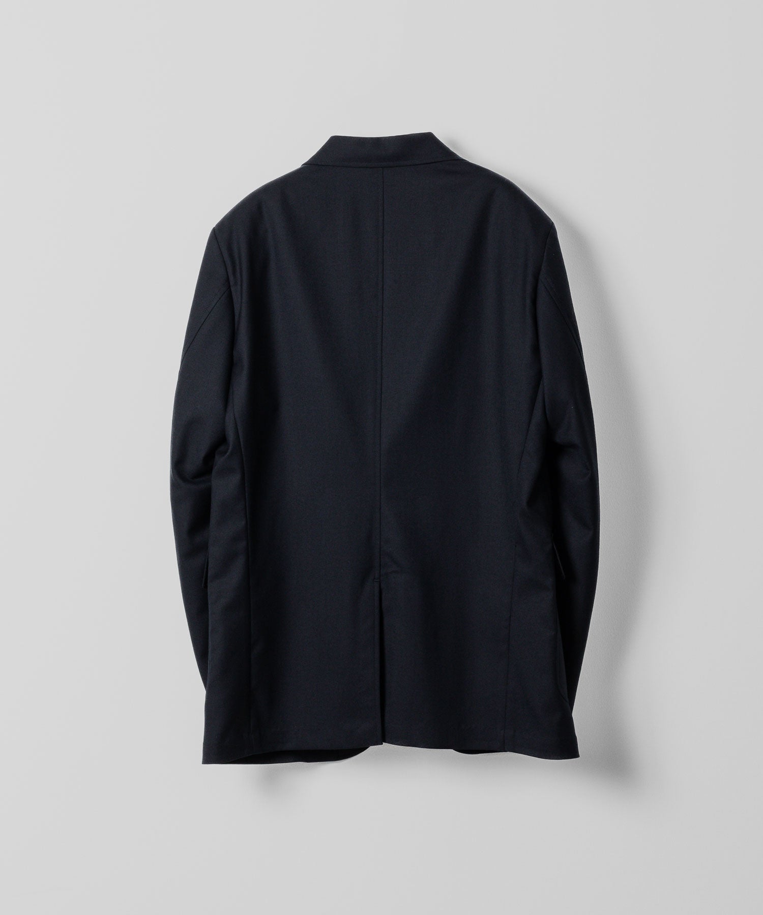 通販 オンラインショップ ネットショップ ブレザー ネイビー 紺ブレ テーラード ジャケット ファッション メンズ レディース ユニセックス 20代 30代 大人 かっこいい おしゃれ 可愛い アパレル ブランド シンプル コーデ 私服 ビジネス カジュアル アイビー アメトラ プレッピー クラシック エンブレム メタルボタン 銀ボタン 2つボタン コーデュラ バッジ ブローチ  ストリート モード 春 夏 秋 冬 オールシーズン 通年 定番 後 バック シティボーイ シティガール  ボックス