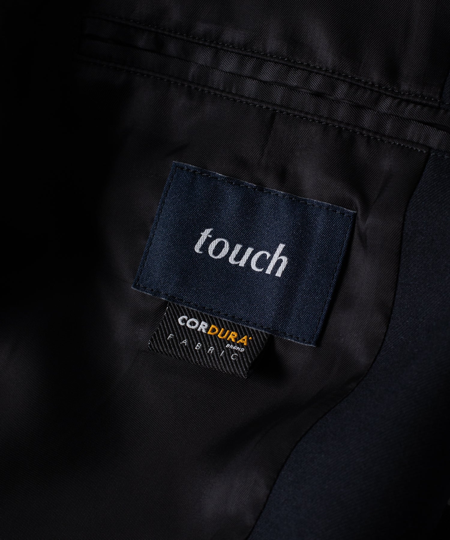 通販 オンラインショップ ネットショップ ブレザー ネイビー 紺ブレ テーラード ジャケット ファッション メンズ レディース ユニセックス 20代 30代 大人 かっこいい おしゃれ 可愛い アパレル ブランド シンプル コーデ 私服 ビジネス カジュアル アイビー アメトラ プレッピー クラシック エンブレム メタルボタン 銀ボタン 2つボタン コーデュラ バッジ ブローチ  ストリート モード 春 夏 秋 冬 オールシーズン 通年 定番 コーデュラ