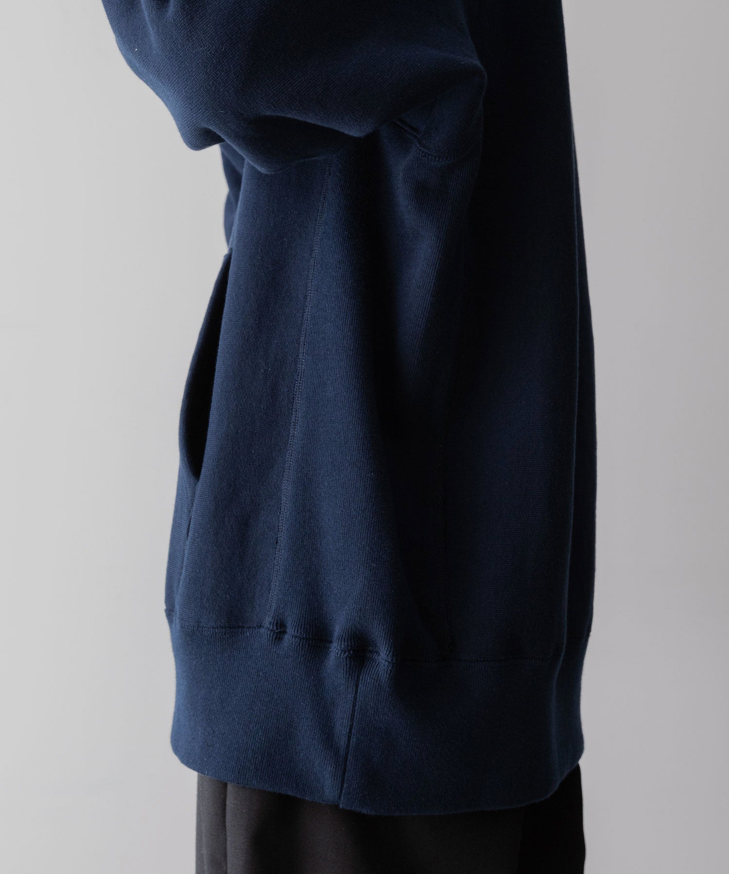 CLASSIC HOODED SWEATSHIRT