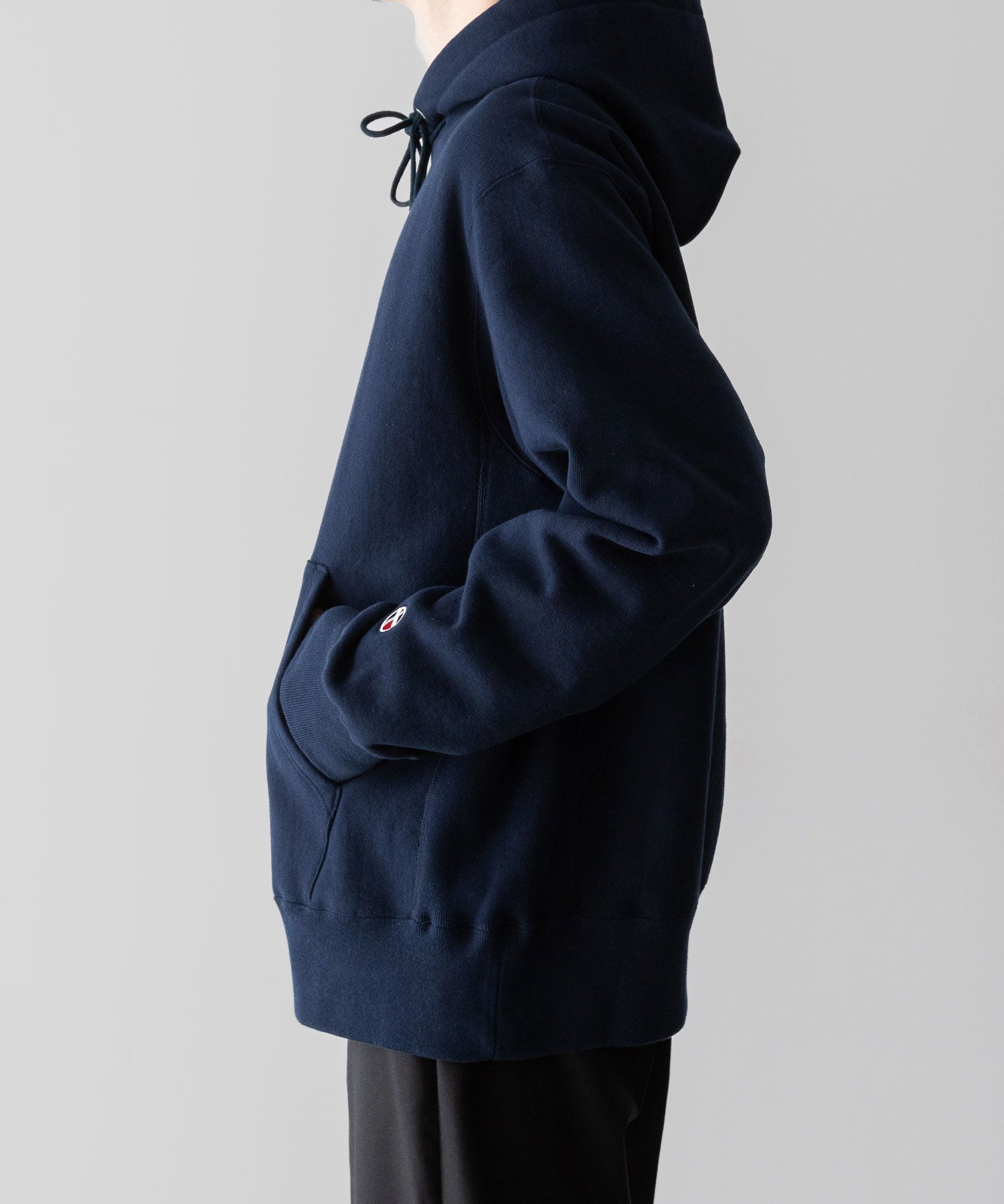 通販 オンラインショップ ネットショップ パーカー フーディ スウェット parker hoodie hoodedsweatshirt sweatshirt ヘビーウェイト heavyweight 厚手 フード オーバーサイズ 大きめ 春 夏 秋 冬 オールシーズン 通年 定番 きれいめ ファッション ブランド メンズ レディース ユニセックス ストリート モード 20代 30代 大人 かっこいい おしゃれ 可愛い アパレル ブランド シンプル コーデ 私服 普段着 リラックス カジュアル アメカジ  アイビー アメトラ プレッピー  着崩し スタイル  ポーラータイ ループタイ 着こなし コーデ 着画 着崩し スタイル 横 サイド 裏起毛 暖かい   14オンス 15オンス 14oz 15oz ネイビー 紺 シルエット シティボーイ シティガール  メンズライク 韓国 スポーツ スポーツミックス スポーツmix スポーティー アクティブ シック セレブ 海外 アスレチック ブロークコア ミックスコーデ  ダンス おすすめ 綿100