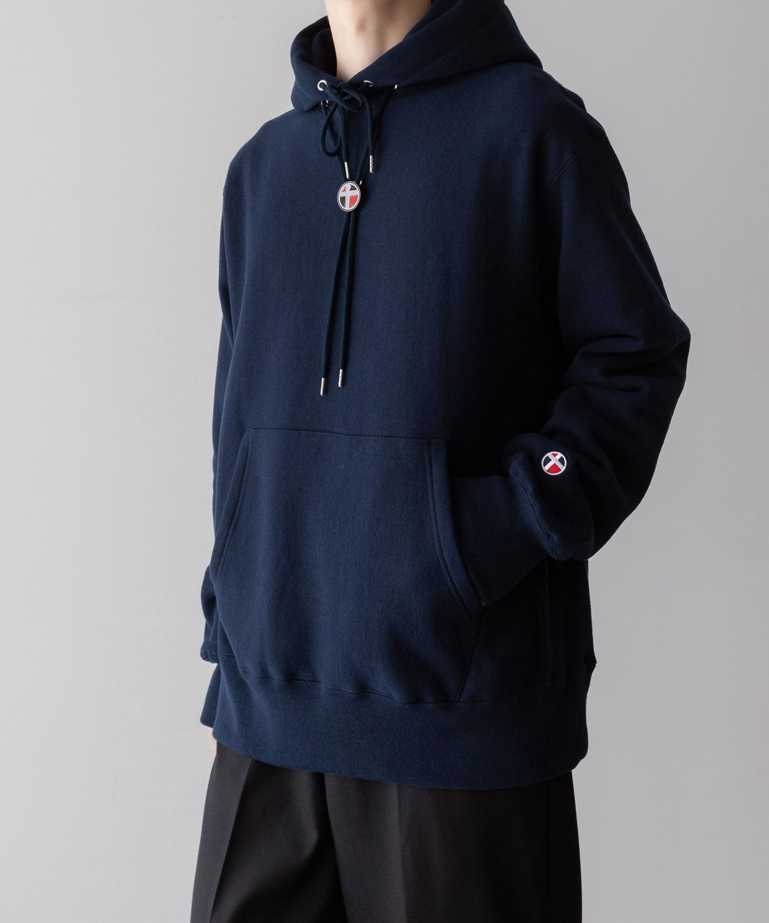 通販 オンラインショップ ネットショップ パーカー フーディ スウェット parker hoodie hoodedsweatshirt sweatshirt ヘビーウェイト heavyweight 厚手 フード オーバーサイズ 大きめ 春 夏 秋 冬 オールシーズン 通年 定番 きれいめ ファッション ブランド メンズ レディース ユニセックス ストリート モード 20代 30代 大人 かっこいい おしゃれ 可愛い アパレル ブランド シンプル コーデ 私服 普段着 リラックス カジュアル アメカジ  アイビー アメトラ プレッピー  着崩し スタイル  ポーラータイ ループタイ 着こなし コーデ 着画 着崩し スタイル 裏起毛 暖かい   14オンス 15オンス 14oz 15oz ネイビー 紺 シルエット シティボーイ シティガール  メンズライク 韓国 スポーツ スポーツミックス スポーツmix スポーティー アクティブ シック セレブ 海外 アスレチック ブロークコア ミックスコーデ  ダンス おすすめ 綿100