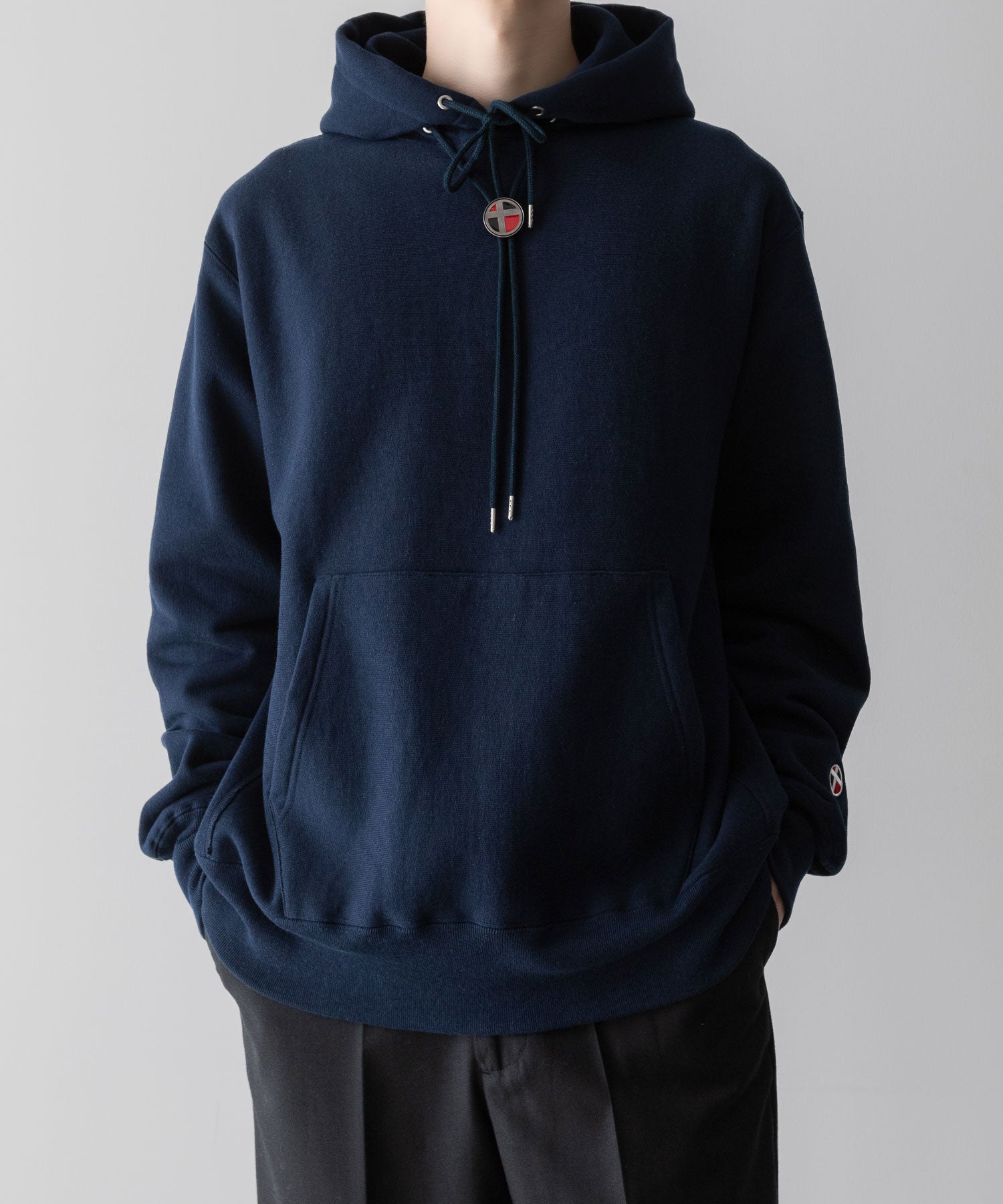通販 オンラインショップ ネットショップ パーカー フーディ スウェット parker hoodie hoodedsweatshirt sweatshirt ヘビーウェイト heavyweight 厚手 フード オーバーサイズ 大きめ 春 夏 秋 冬 オールシーズン 通年 定番 きれいめ ファッション ブランド メンズ レディース ユニセックス ストリート モード 20代 30代 大人 かっこいい おしゃれ 可愛い アパレル ブランド シンプル コーデ 私服 普段着 リラックス カジュアル アメカジ  アイビー アメトラ プレッピー  着崩し スタイル  ポーラータイ ループタイ 着こなし コーデ 着画 着崩し スタイル フロント 裏起毛 暖かい   14オンス 15オンス 14oz 15oz ネイビー 紺 シルエット シティボーイ シティガール  メンズライク 韓国 スポーツ スポーツミックス スポーツmix スポーティー アクティブ シック セレブ 海外 アスレチック ブロークコア ミックスコーデ  ダンス おすすめ 綿100