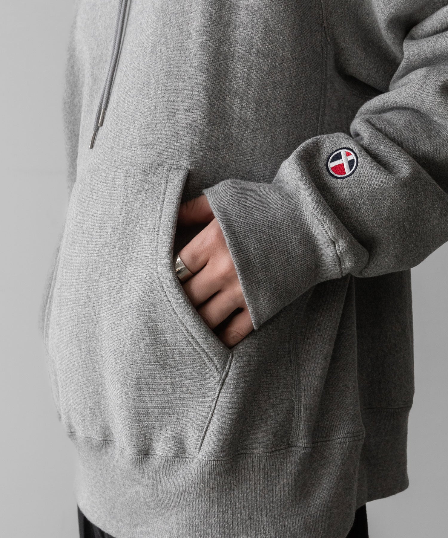 CLASSIC HOODED SWEATSHIRT