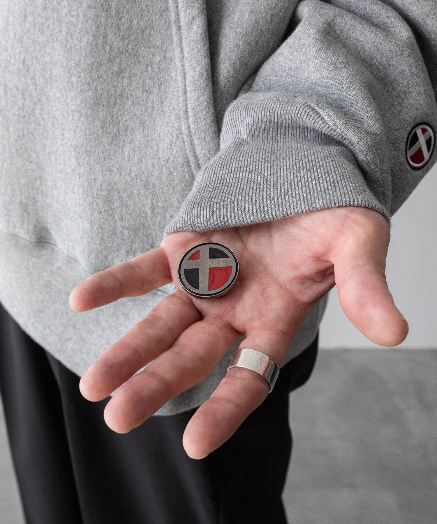 CLASSIC HOODED SWEATSHIRT