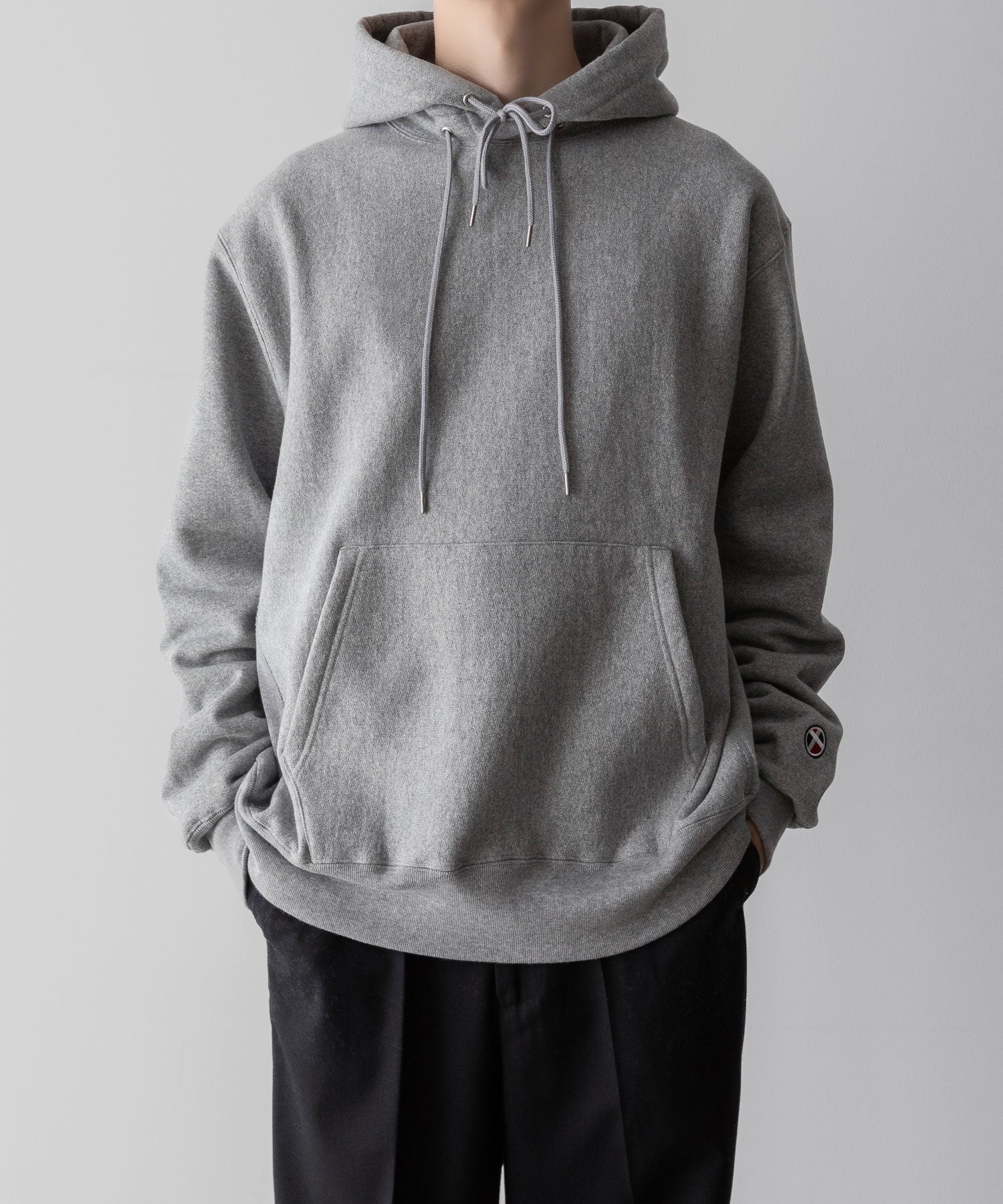 CLASSIC HOODED SWEATSHIRT