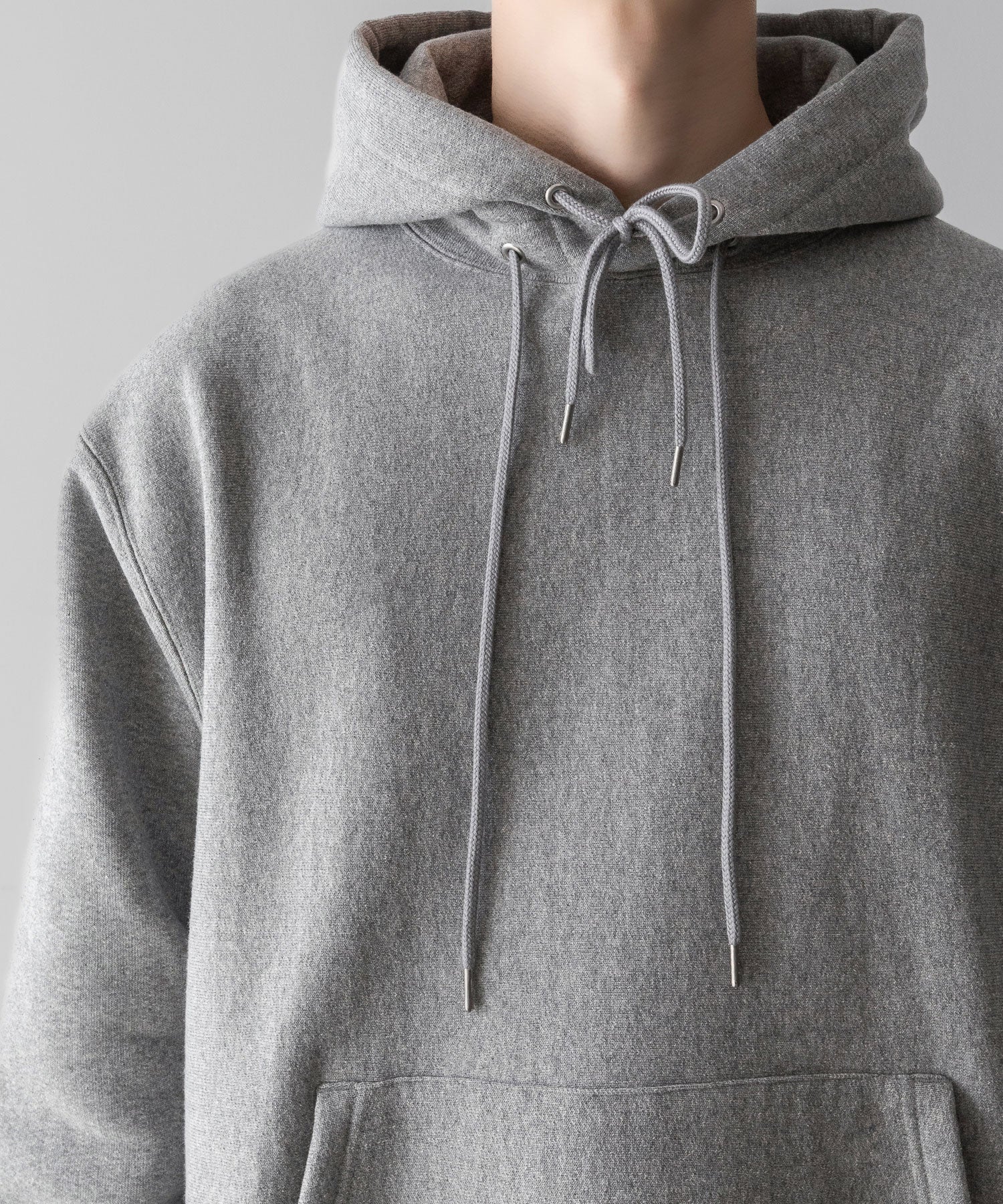 CLASSIC HOODED SWEATSHIRT