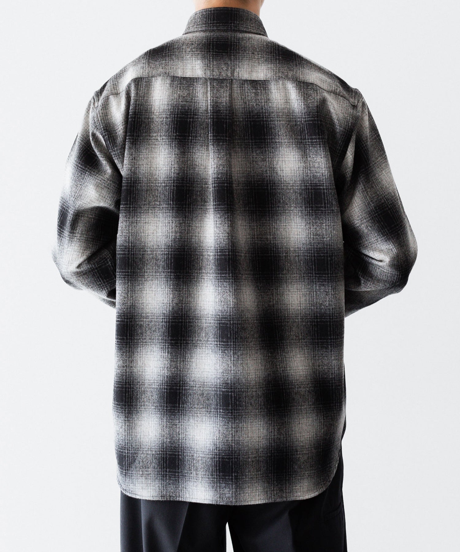 通販 オンラインショップ ネットショップ 毛 ウール ウール混 春 秋 冬 定番 きれいめ 綺麗め ファッション ブランド メンズ レディース ユニセックス ストリート モード 20代 30代 大人 かっこいい おしゃれ 可愛い アパレル シンプル コーデ 私服 普段着 リラックス カジュアル アメカジ  アイビー アメトラ プレッピー シティボーイ シティガール メンズライク 韓国 シック セレブ 海外 アスレチック ブロークコア ミックスコーデ トレンド 日本製 流行 ボタンダウン プルオーバー 貝ボタン オンブレ チェック 長袖 オーバーサイズ おすすめ タックイン 60s 70s 60年代 70年代 ネルシャツ ノームコア 胸ポケット ピスネーム グラデーション リラックスフィット シャドー 白黒 黒白 ブラック ホワイト ブラック系 コーデ  着こなし 着画 着用画像 スタイル 後