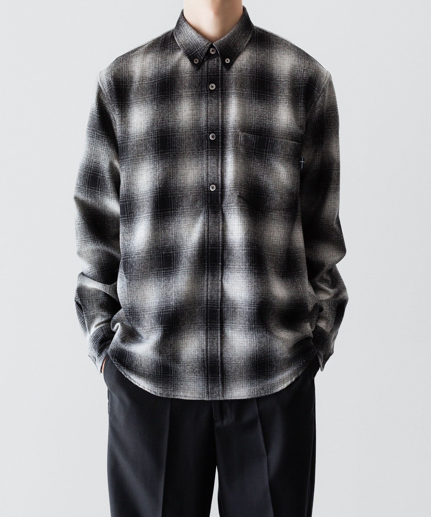 通販 オンラインショップ ネットショップ 毛 ウール ウール混 春 秋 冬 定番 きれいめ 綺麗め ファッション ブランド メンズ レディース ユニセックス ストリート モード 20代 30代 大人 かっこいい おしゃれ 可愛い アパレル シンプル コーデ 私服 普段着 リラックス カジュアル アメカジ  アイビー アメトラ プレッピー シティボーイ シティガール メンズライク 韓国 シック セレブ 海外 アスレチック ブロークコア ミックスコーデ トレンド 日本製 流行 ボタンダウン プルオーバー 貝ボタン オンブレ チェック 長袖 オーバーサイズ おすすめ タックイン 60s 70s 60年代 70年代 ネルシャツ ノームコア 胸ポケット ピスネーム グラデーション リラックスフィット シャドー 白黒 黒白 ブラック ホワイト ブラック系 コーデ  着こなし 着画 着用画像 スタイル 前 フロント