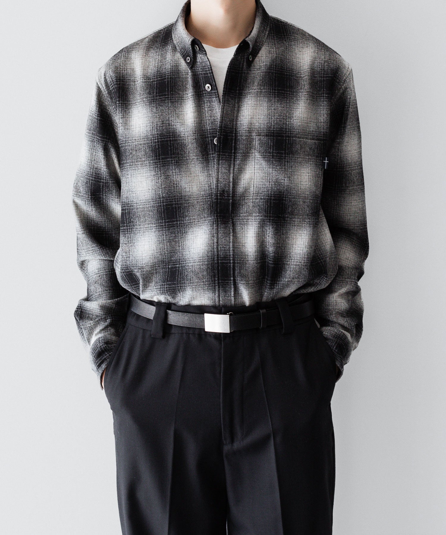 通販 オンラインショップ ネットショップ 毛 ウール ウール混 春 秋 冬 定番 きれいめ 綺麗め ファッション ブランド メンズ レディース ユニセックス ストリート モード 20代 30代 大人 かっこいい おしゃれ 可愛い アパレル シンプル コーデ 私服 普段着 リラックス カジュアル アメカジ  アイビー アメトラ プレッピー シティボーイ シティガール メンズライク 韓国 シック セレブ 海外 アスレチック ブロークコア ミックスコーデ トレンド 日本製 流行 ボタンダウン プルオーバー 貝ボタン オンブレ チェック 長袖 オーバーサイズ おすすめ タックイン 60s 70s 60年代 70年代 ネルシャツ ノームコア 胸ポケット ピスネーム グラデーション リラックスフィット シャドー 白黒 黒白 ブラック ホワイト ブラック系 コーデ  着こなし 着画 着用画像 スタイル 前 フロント