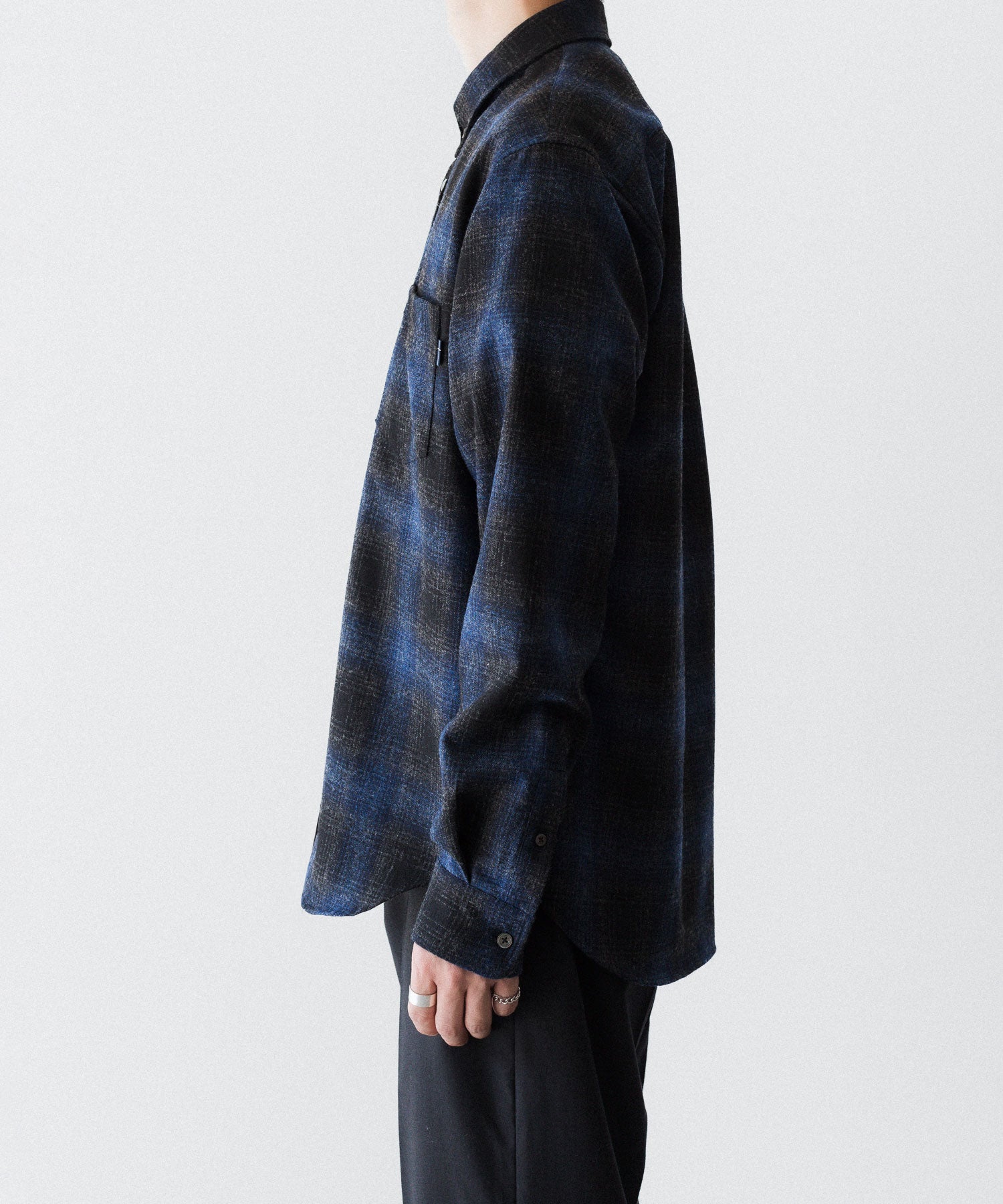 通販 オンラインショップ ネットショップ 毛 ウール ウール混 春 秋 冬 定番 きれいめ 綺麗め ファッション ブランド メンズ レディース ユニセックス ストリート モード 20代 30代 大人 かっこいい おしゃれ 可愛い アパレル シンプル コーデ 私服 普段着 リラックス カジュアル アメカジ  アイビー アメトラ プレッピー シティボーイ シティガール メンズライク 韓国 シック セレブ 海外 アスレチック ブロークコア ミックスコーデ トレンド 日本製 流行 ボタンダウン プルオーバー 貝ボタン オンブレ チェック 長袖 オーバーサイズ おすすめ タックイン 60s 70s 60年代 70年代 ネルシャツ ノームコア 胸ポケット ピスネーム グラデーション リラックスフィット 青黒 黒青 ブラック ブルー ネイビー ブルー系 シャドー コーデ  着こなし 着画 着用画像 スタイル 横