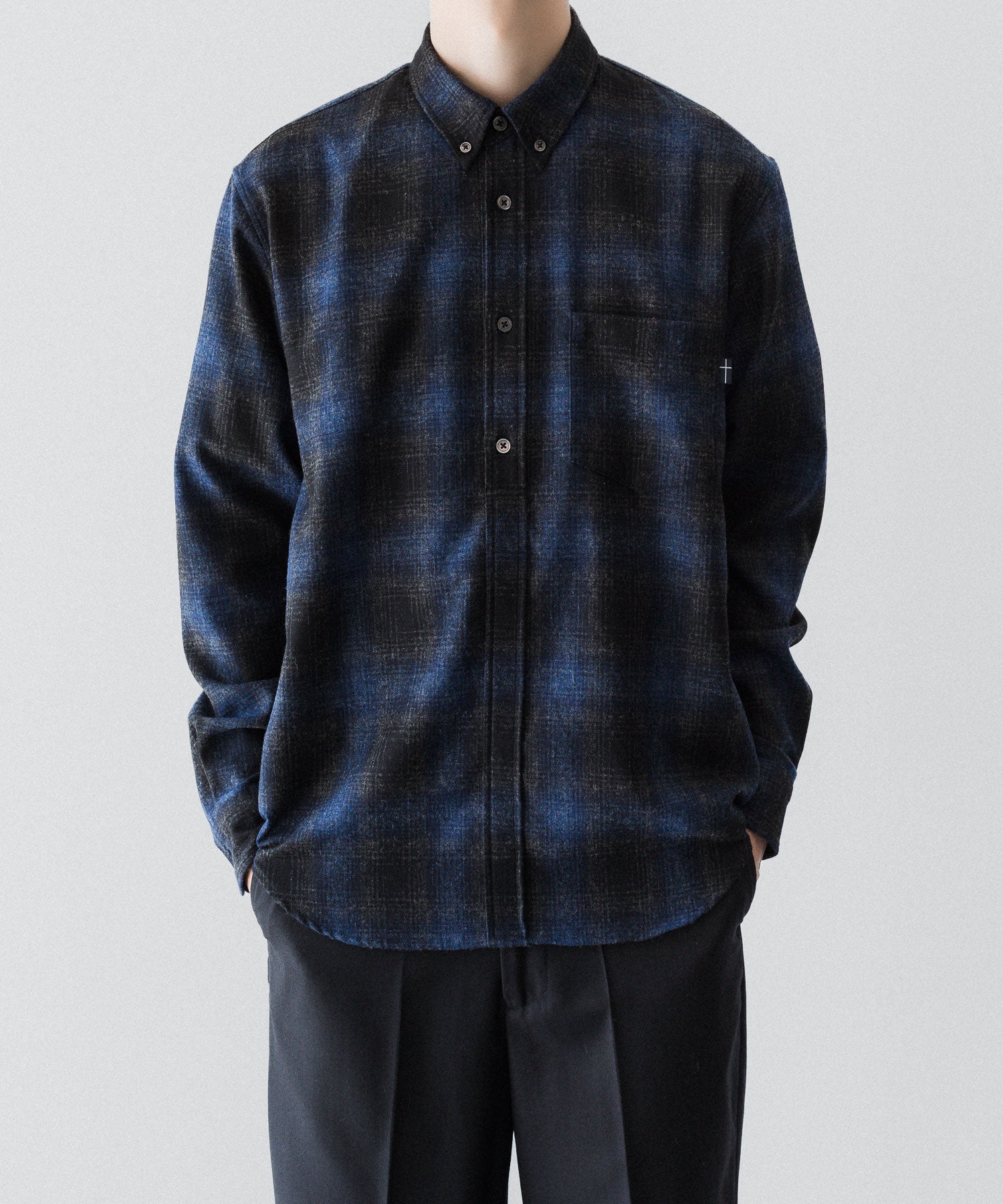 通販 オンラインショップ ネットショップ 毛 ウール ウール混 春 秋 冬 定番 きれいめ 綺麗め ファッション ブランド メンズ レディース ユニセックス ストリート モード 20代 30代 大人 かっこいい おしゃれ 可愛い アパレル シンプル コーデ 私服 普段着 リラックス カジュアル アメカジ  アイビー アメトラ プレッピー シティボーイ シティガール メンズライク 韓国 シック セレブ 海外 アスレチック ブロークコア ミックスコーデ トレンド 日本製 流行 ボタンダウン プルオーバー 貝ボタン オンブレ チェック 長袖 オーバーサイズ おすすめ タックイン 60s 70s 60年代 70年代 ネルシャツ ノームコア 胸ポケット ピスネーム グラデーション リラックスフィット 青黒 黒青 ブラック ブルー ネイビー ブルー系 シャドー コーデ  着こなし 着画 着用画像 スタイル フロント 前