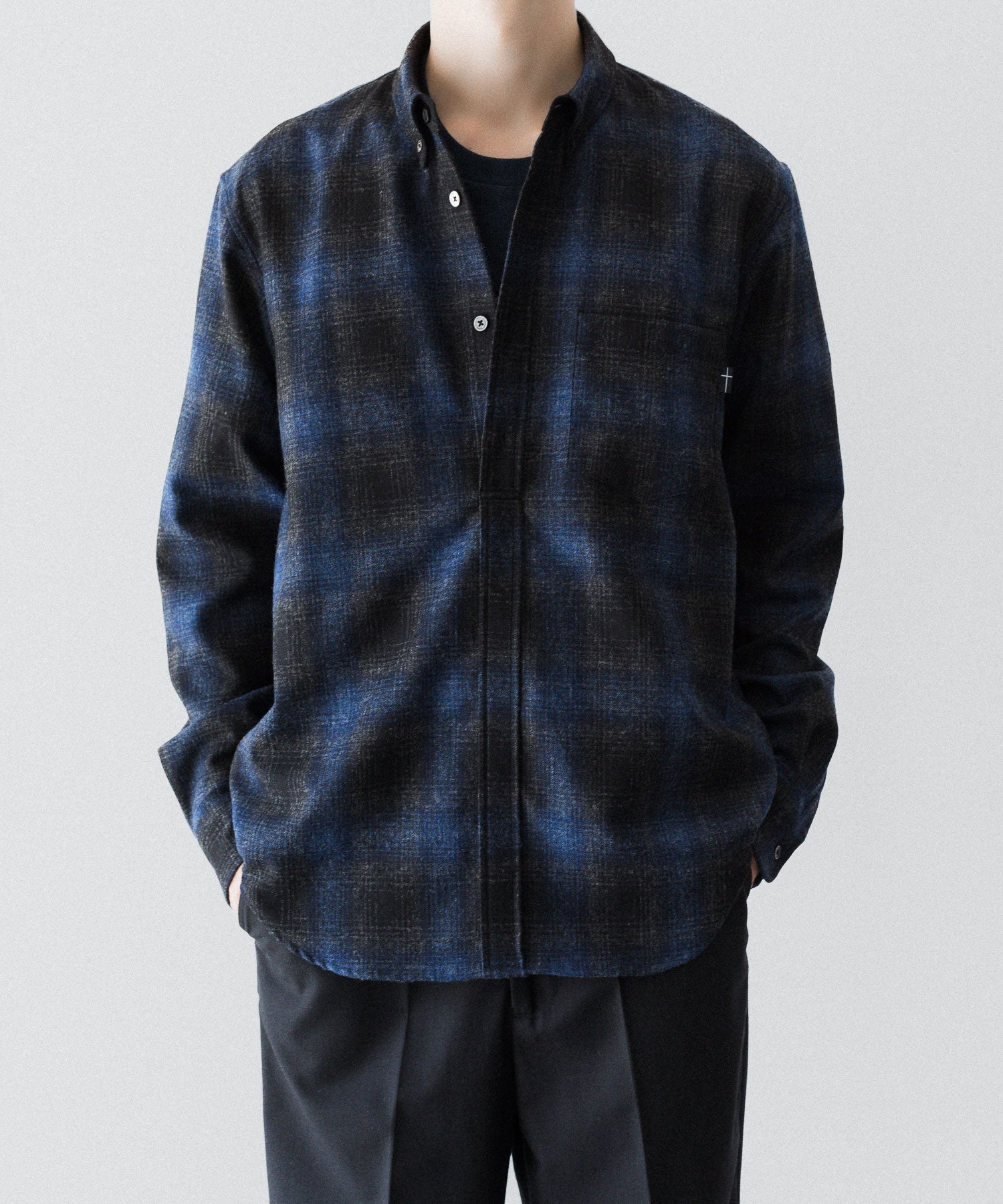 通販 オンラインショップ ネットショップ 毛 ウール ウール混 春 秋 冬 定番 きれいめ 綺麗め ファッション ブランド メンズ レディース ユニセックス ストリート モード 20代 30代 大人 かっこいい おしゃれ 可愛い アパレル シンプル コーデ 私服 普段着 リラックス カジュアル アメカジ  アイビー アメトラ プレッピー シティボーイ シティガール メンズライク 韓国 シック セレブ 海外 アスレチック ブロークコア ミックスコーデ トレンド 日本製 流行 ボタンダウン プルオーバー 貝ボタン オンブレ チェック 長袖 オーバーサイズ おすすめ タックイン 60s 70s 60年代 70年代 ネルシャツ ノームコア 胸ポケット ピスネーム グラデーション リラックスフィット 青黒 黒青 ブラック ブルー ネイビー ブルー系 シャドー コーデ  着こなし 着画 着用画像 スタイル 前