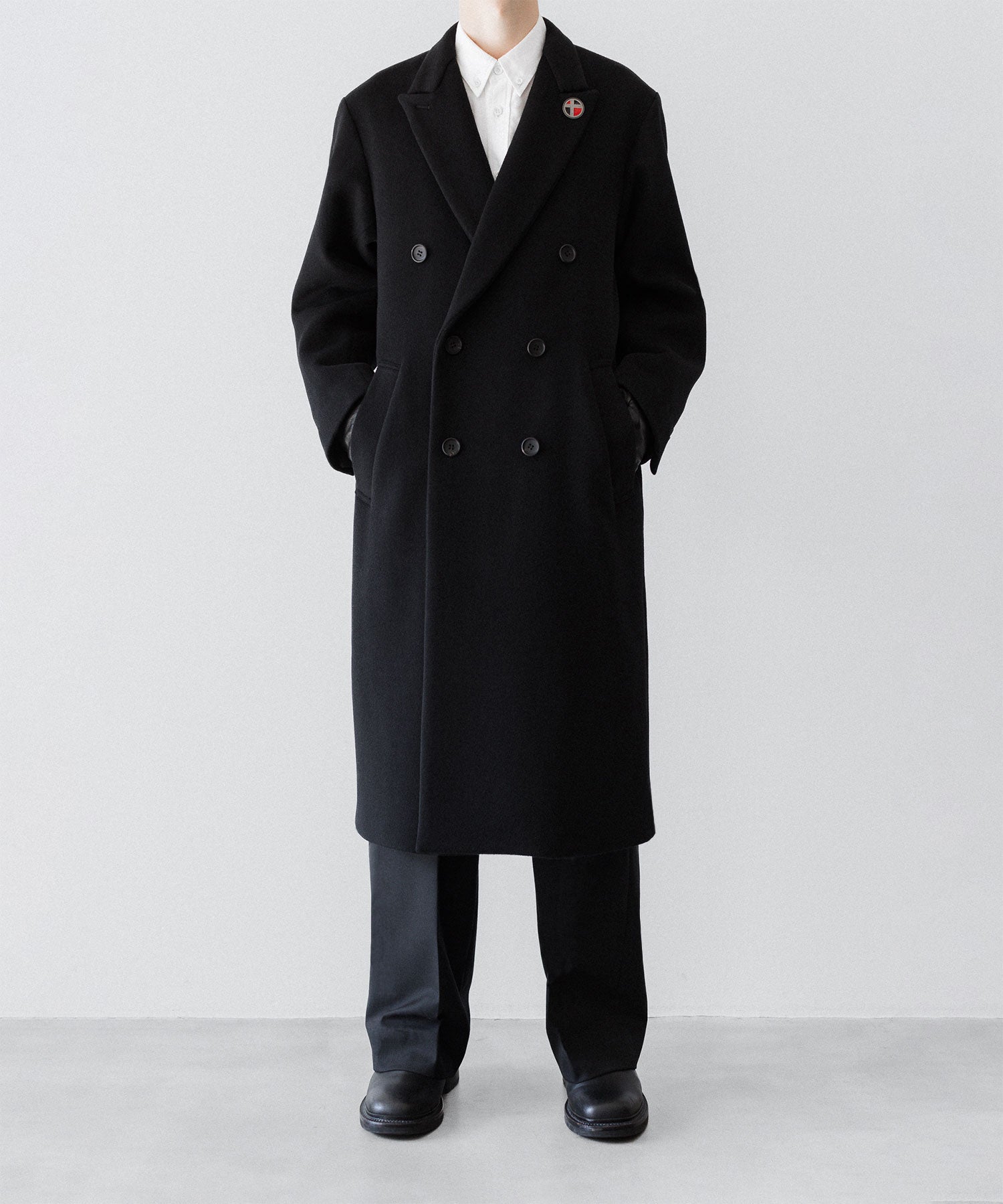 通販 オンラインショップ ネットショップ ダブル ブレスト チェスター コート ウール バージンウール ヴァージンウール 100 スーパー120 super120 秋 冬 定番 シンプル きれいめ 綺麗め ファッション ブランド メンズ レディース ユニセックス ストリート モード 20代 30代 大人 かっこいい おしゃれ 可愛い アパレル シンプル コーデ 私服 普段着 リラックス カジュアル アメカジ アイビー アメトラ プレッピー シティボーイ シティガール メンズライク 韓国 シック セレブ 海外 アスレチック ノームコア ブロークコア ミックスコーデ ゆったり ロング丈 マキシ丈 丈長め トレンド 日本製 流行 スーツ 黒 ブラック 似合う オーバーサイズ ビーバー 水牛ボタン 本水牛 ピークド ラペル 高級 高品質 おすすめ コーデ 着こなし 着画 着用画像 スタイル 前 フロント 全身