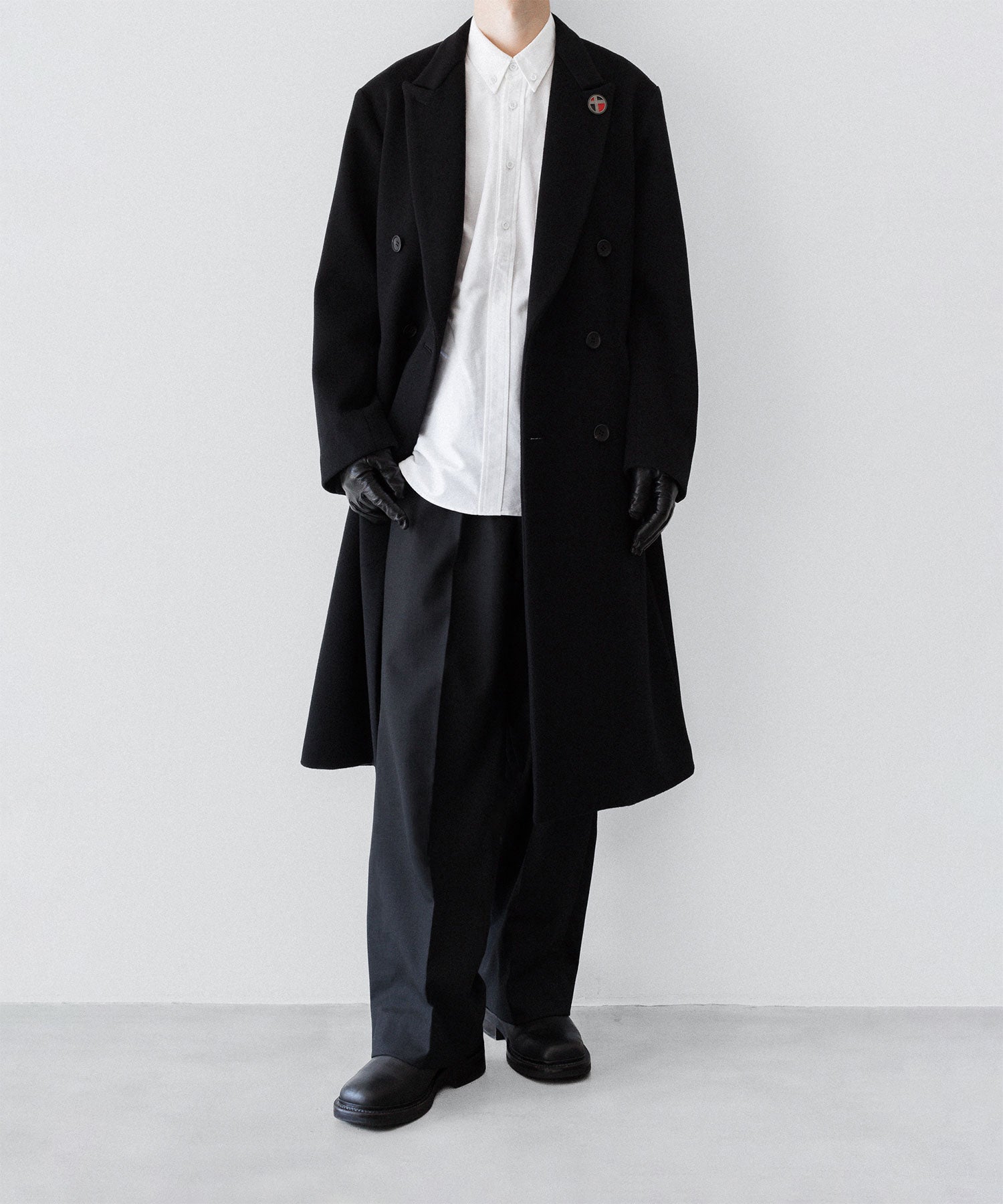 通販 オンラインショップ ネットショップ ダブル ブレスト チェスター コート ウール バージンウール ヴァージンウール 100 スーパー120 super120 秋 冬 定番 シンプル きれいめ 綺麗め ファッション ブランド メンズ レディース ユニセックス ストリート モード 20代 30代 大人 かっこいい おしゃれ 可愛い アパレル シンプル コーデ 私服 普段着 リラックス カジュアル アメカジ アイビー アメトラ プレッピー シティボーイ シティガール メンズライク 韓国 シック セレブ 海外 アスレチック ノームコア ブロークコア ミックスコーデ ゆったり ロング丈 マキシ丈 丈長め トレンド 日本製 流行 スーツ 黒 ブラック 似合う オーバーサイズ ビーバー 水牛ボタン 本水牛 ピークド ラペル 高級 高品質 おすすめ コーデ 着こなし 着画 着用画像 スタイル 前 フロント 全身