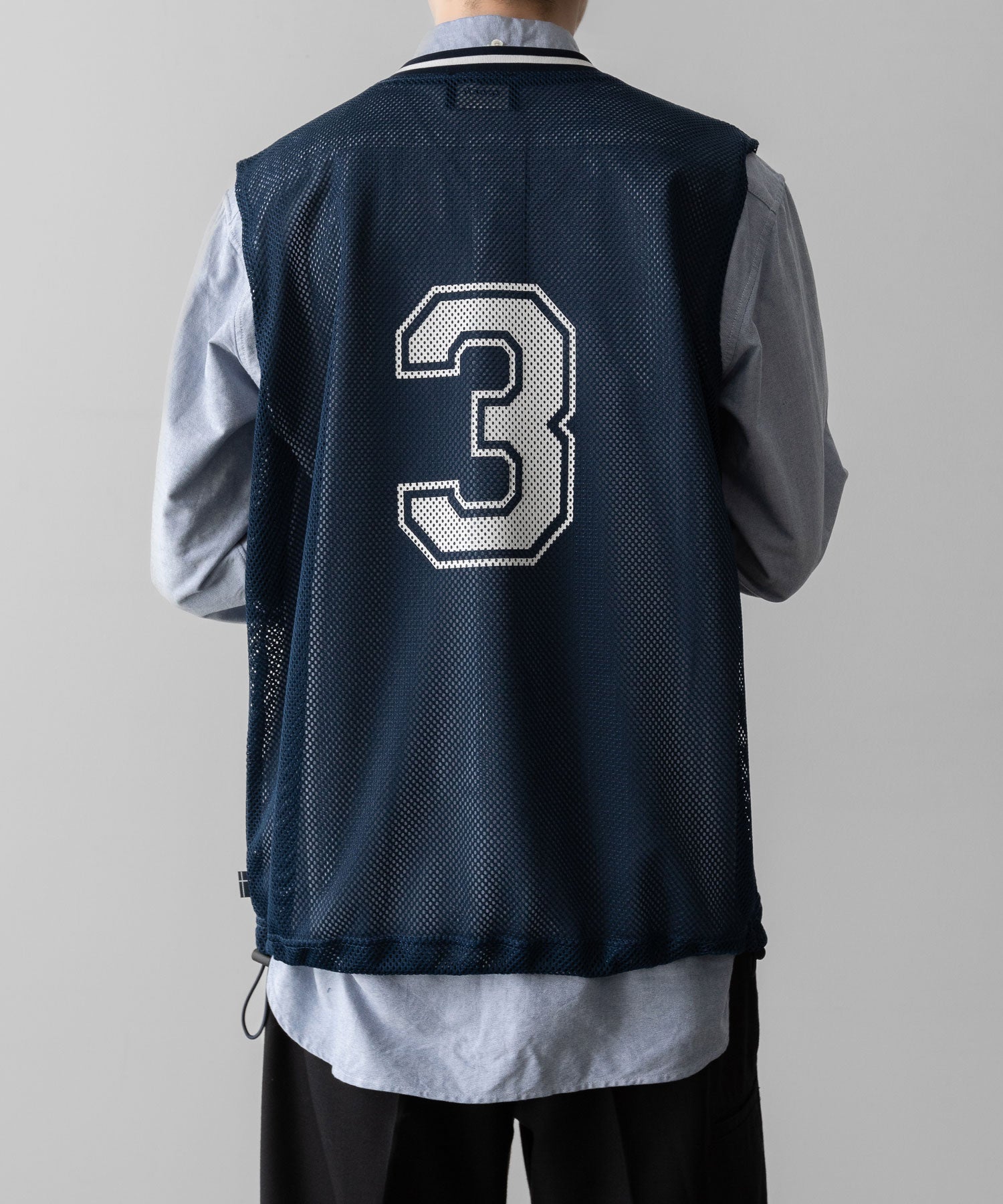 通販 オンラインショップ ネットショップ
メッシュ ベスト ジレ レイヤー レイヤード ノースリーブ フットボール サッカー トレーニング 練習 プラクティス ビブス ネイビー Vネック リブ  透け感 抜け感 ファッション ストリート モード メンズ レディース ユニセックス 20代 30代 大人 格好良い かっこいい 可愛い カワイイ おしゃれ アパレル ブランド 流行 トレンド 春夏 バスケ ダンス 練習着 シースルー 韓国 スポーツ ミックス スポーツmix スポーティー シアー  ナンバリング 番号 ゼッケン ドローストリング ドローコード 調整 アジャスター アジャスト ストッパー アクティブ シック セレブ 海外 アスレチック ブロークコア ミックスコーデ エフォートレス リラックス 綺麗め カジュアル ドレッシー 後 バック 着こなし コーデ 着画 着崩し スタイル 配色 リブ おすすめ