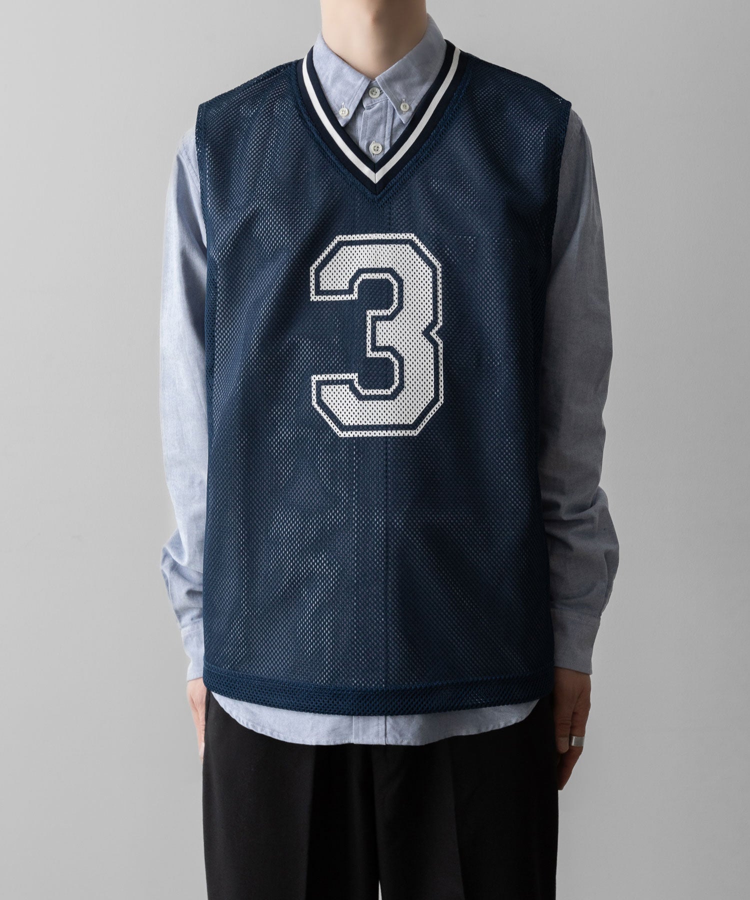 通販 オンラインショップ ネットショップ
メッシュ ベスト ジレ レイヤー レイヤード ノースリーブ フットボール サッカー トレーニング 練習 プラクティス ビブス ネイビー Vネック リブ  透け感 抜け感 ファッション ストリート モード メンズ レディース ユニセックス 20代 30代 大人 格好良い かっこいい 可愛い カワイイ おしゃれ アパレル ブランド 流行 トレンド 春夏 バスケ ダンス 練習着 シースルー 韓国 スポーツ ミックス スポーツmix スポーティー シアー  ナンバリング 番号 ゼッケン ドローストリング ドローコード 調整 アジャスター アジャスト ストッパー アクティブ シック セレブ 海外 アスレチック ブロークコア ミックスコーデ エフォートレス リラックス 綺麗め カジュアル ドレッシー 前 フロント 着こなし コーデ 着画 着崩し スタイル 配色 リブ おすすめ