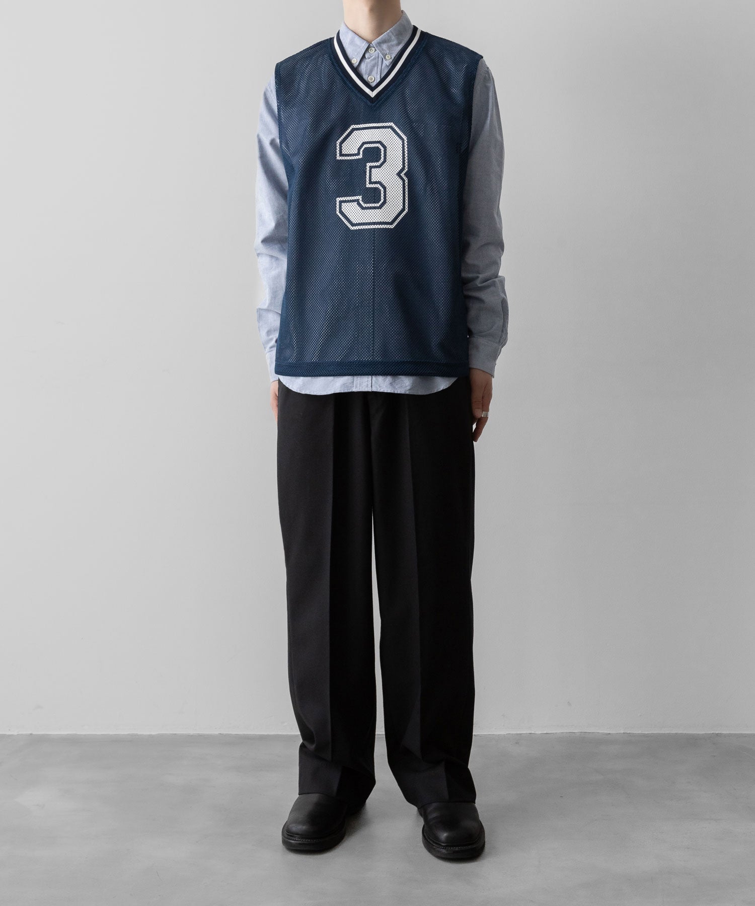 通販 オンラインショップ ネットショップ
メッシュ ベスト ジレ レイヤー レイヤード ノースリーブ フットボール サッカー トレーニング 練習 プラクティス ビブス ネイビー Vネック リブ  透け感 抜け感 ファッション ストリート モード メンズ レディース ユニセックス 20代 30代 大人 格好良い かっこいい 可愛い カワイイ おしゃれ アパレル ブランド 流行 トレンド 春夏 バスケ ダンス 練習着 シースルー 韓国 スポーツ ミックス スポーツmix スポーティー シアー  ナンバリング 番号 ゼッケン ドローストリング ドローコード 調整 アジャスター アジャスト ストッパー アクティブ シック セレブ 海外 アスレチック ブロークコア ミックスコーデ エフォートレス リラックス 綺麗め カジュアル ドレッシー 前 フロント  全身 着こなし コーデ 着画 着崩し スタイル 配色 リブ おすすめ