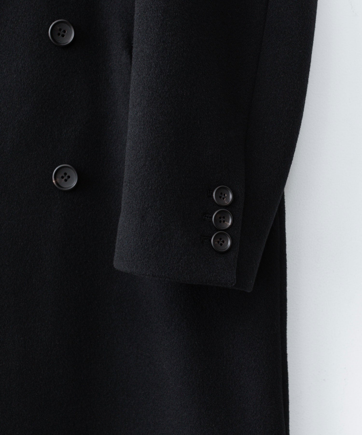 CLASSIC DOUBLE BREASTED COAT