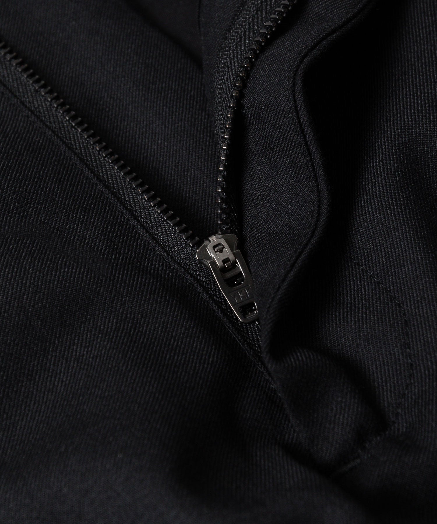 スラックス パンツ ズボン  トラスザーズ ミリタリー ベルトなし ワイド セミワイド ストレート ファスナー 太め スニーカー ローファー コーデュラ ウエスト調整 春 夏 秋 冬 オールシーズン 通年 定番 センタープレス きれいめ ノータック サイドアジャスター  ファッション メンズ レディース ユニセックス ストリート モード 20代 30代 大人 かっこいい おしゃれ 可愛い アパレル ブランド シンプル コーデ 私服 普段着 ビジネス カジュアル リラックス アイビー アメトラ プレッピー クラシック