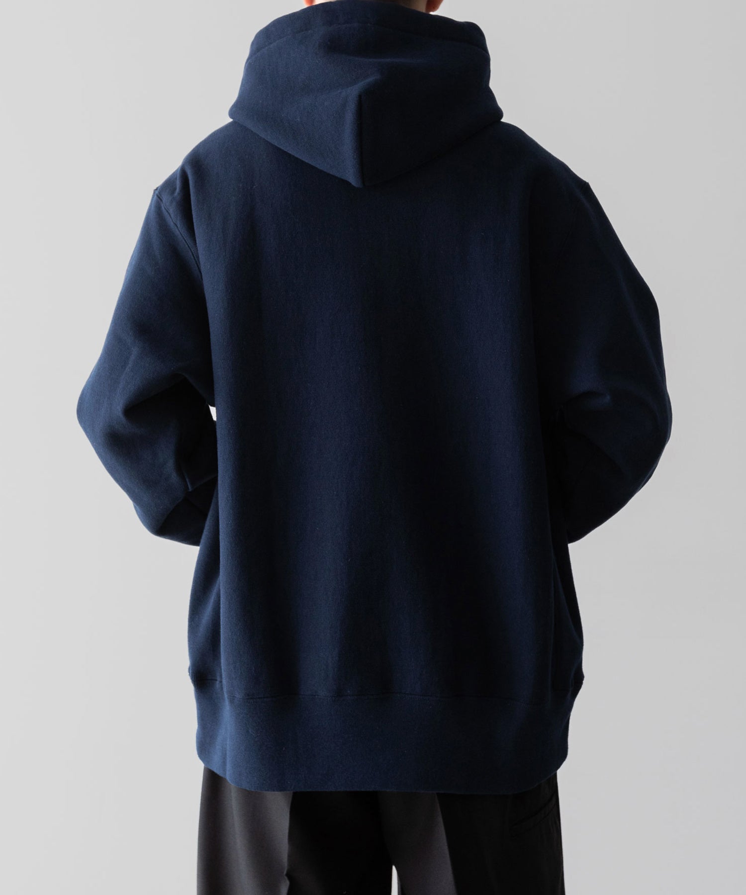通販 オンラインショップ ネットショップ パーカー フーディ スウェット parker hoodie hoodedsweatshirt sweatshirt ヘビーウェイト heavyweight 厚手 フード オーバーサイズ 大きめ 春 夏 秋 冬 オールシーズン 通年 定番 きれいめ ファッション ブランド メンズ レディース ユニセックス ストリート モード 20代 30代 大人 かっこいい おしゃれ 可愛い アパレル ブランド シンプル コーデ 私服 普段着 リラックス カジュアル アメカジ  アイビー アメトラ プレッピー  着崩し スタイル  ポーラータイ ループタイ 着こなし コーデ 着画 着崩し スタイル 後 バック 裏起毛 暖かい   14オンス 15オンス 14oz 15oz ネイビー 紺 シルエット シティボーイ シティガール  メンズライク 韓国 スポーツ スポーツミックス スポーツmix スポーティー アクティブ シック セレブ 海外 アスレチック ブロークコア ミックスコーデ  ダンス おすすめ 綿100