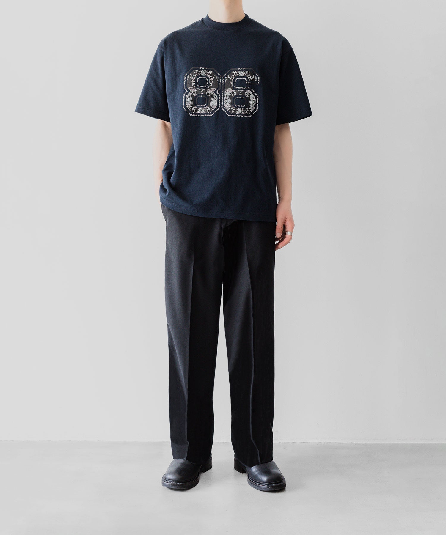 通販 オンラインショップ ネットショップ tshirts 長袖 tシャツ ティーシャツ カットソー フットボール サッカー 古着 ビンテージ ヴィンテージ ナンバリング 番号 ファッション ストリート モード メンズ レディース ユニセックス 20代 30代 大人 格好良い かっこいい 可愛い カワイイ おしゃれ アパレル ブランド 流行 トレンド 春夏 韓国 スポーツ スポーツミックス スポーツmix スポーティー アクティブ シック セレブ 海外 アスレチック ブロークコア ミックスコーデ エフォートレス リラックス 綺麗め カジュアル ドレッシー バンダナ プリント シルクスクリーン ラバープリント ヘビーウェイト ヘビーオンス 肉厚 装飾 オーナメント チカーノ 上品 エレガンス ビール メキシコ メキシカン 86 ワールドカップ W杯 中南米 ネイビー 紺 着こなし コーデ 着画 着崩し スタイル 全身