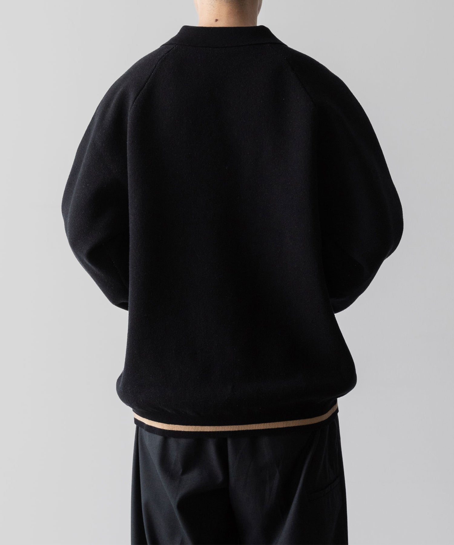 通販 オンラインショップ ネットショップ football jersey フットボール ジャージ サッカーシャツ ゲームシャツ ユニ ブラック ファッション ストリート モード メンズ レディース ユニセックス 20代 30代 大人 かっこいい 可愛い カワイイ おしゃれ アパレル ブランド 流行 トレンド 秋冬 ニット セーター ジャガード ジャカート 12ゲージ ハイゲージ 着こなし 着画 着崩し コーデ スタイル エフォートレス リラックス オーバーサイズ 後 バック  メンズライク 韓国 スポーツ スポーツミックス スポーツmix スポーティー アクティブ シック セレブ 海外 アスレチック ブロークコア ミックスコーデ  ダンス おすすめ