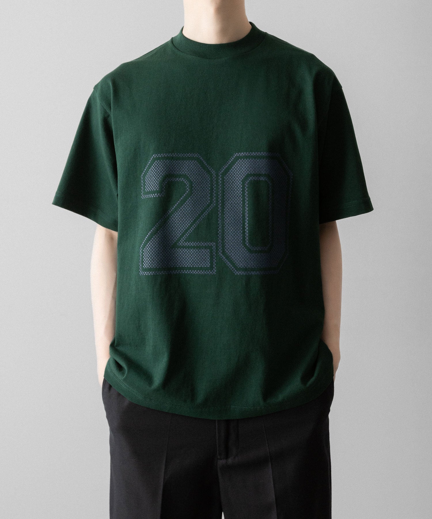 通販 オンラインショップ ネットショップ tshirts 長袖 tシャツ ティーシャツ カットソー フットボール サッカー  古着 ビンテージ ヴィンテージ  ナンバリング 番号 ファッション ストリート モード メンズ レディース ユニセックス 20代 30代 大人 格好良い かっこいい 可愛い カワイイ おしゃれ アパレル ブランド 流行 トレンド 春夏 韓国 スポーツ スポーツミックス スポーツmix スポーティー アクティブ シック セレブ 海外 アスレチック ブロークコア ミックスコーデ エフォートレス リラックス 綺麗め カジュアル ドレッシー ドット プリント シルクスクリーン 特殊プリント ラバープリント ヘビーウェイト ヘビーオンス 肉厚  グリーン 濃い 緑 着こなし コーデ 着画 着崩し スタイル 前 フロント おすすめ