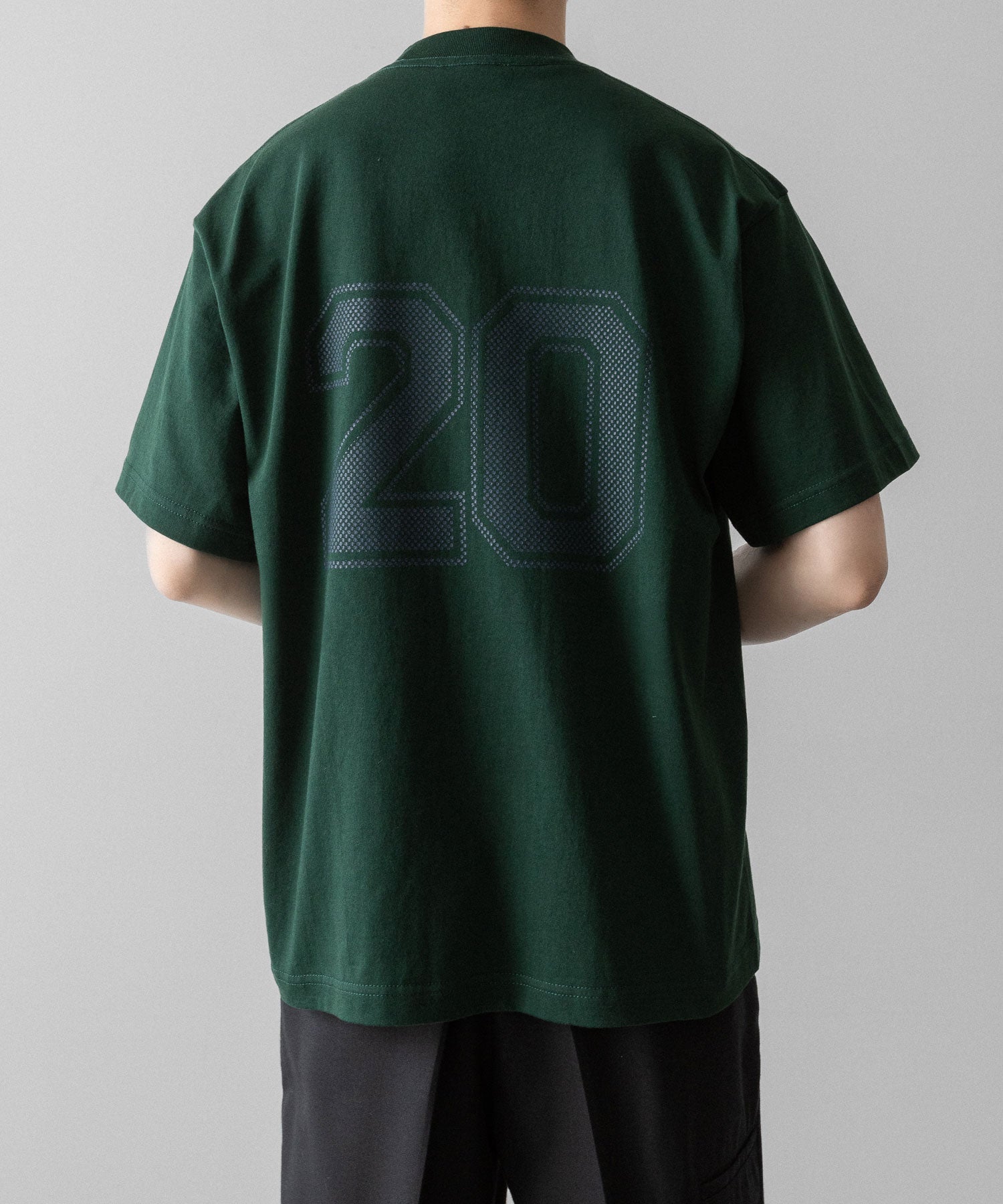 通販 オンラインショップ ネットショップ tshirts 長袖 tシャツ ティーシャツ カットソー フットボール サッカー  古着 ビンテージ ヴィンテージ  ナンバリング 番号 ファッション ストリート モード メンズ レディース ユニセックス 20代 30代 大人 格好良い かっこいい 可愛い カワイイ おしゃれ アパレル ブランド 流行 トレンド 春夏 韓国 スポーツ スポーツミックス スポーツmix スポーティー アクティブ シック セレブ 海外 アスレチック ブロークコア ミックスコーデ エフォートレス リラックス 綺麗め カジュアル ドレッシー ドット プリント シルクスクリーン 特殊プリント ラバープリント ヘビーウェイト ヘビーオンス 肉厚  グリーン 濃い 緑 着こなし コーデ 着画 着崩し スタイル 後 バック バックプリント おすすめ