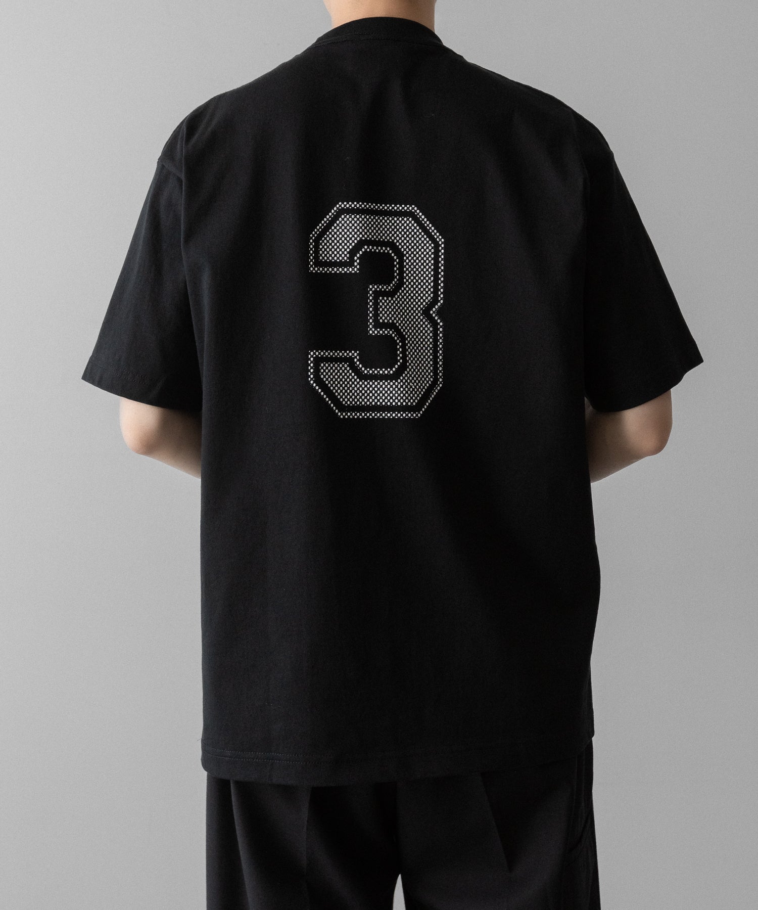 通販 オンラインショップ ネットショップ tshirts 長袖 tシャツ ティーシャツ カットソー フットボール サッカー  古着 ビンテージ ヴィンテージ  ナンバリング 番号 ファッション ストリート モード メンズ レディース ユニセックス 20代 30代 大人 格好良い かっこいい 可愛い カワイイ おしゃれ アパレル ブランド 流行 トレンド 春夏 韓国 スポーツ スポーツミックス スポーツmix スポーティー アクティブ シック セレブ 海外 アスレチック ブロークコア ミックスコーデ エフォートレス リラックス 綺麗め カジュアル ドレッシー ドット プリント シルクスクリーン 特殊プリント ラバープリント ヘビーウェイト ヘビーオンス 肉厚  ブラック 黒 後 バック バックプリント  着こなし コーデ 着画 着崩し スタイル エフォートレス リラックス オーバーサイズ おすすめ