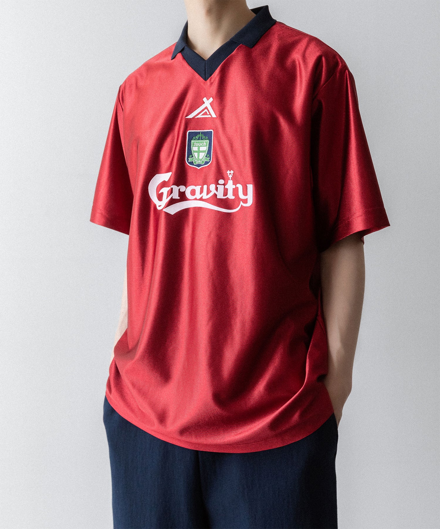 通販 オンラインショップ ネットショップ football jersey フットボール ジャージ サッカーシャツ ゲームシャツ ユニ 1st 2nd 3rd ファッション ストリート モード メンズ レディース ユニセックス 20代 30代 大人 かっこいい 可愛い カワイイ おしゃれ アパレル ブランド 流行 トレンド 春夏 アクティブ シック セレブ 海外 アスレチック ブロークコア ミックスコーデ エフォートレス リラックス 綺麗め カジュアル ドレッシー 韓国 スポーツミックス スポーツmix スポーティー  ワッペン 刺繍 フロッキー プリント 襟  スリット レッド 赤 着こなし コーデ 着画 着崩し スタイル エフォートレス リラックス オーバーサイズ 前 フロント