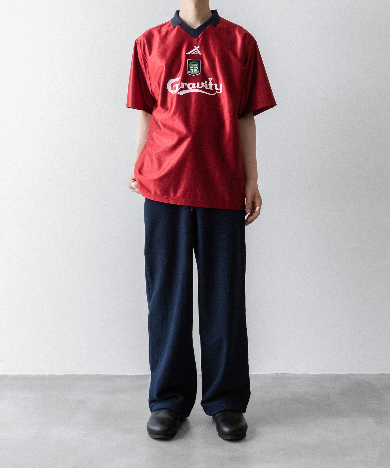 通販 オンラインショップ ネットショップ football jersey フットボール ジャージ サッカーシャツ ゲームシャツ ユニ 1st 2nd 3rd ファッション ストリート モード メンズ レディース ユニセックス 20代 30代 大人 かっこいい 可愛い カワイイ おしゃれ アパレル ブランド 流行 トレンド 春夏 アクティブ シック セレブ 海外 アスレチック ブロークコア ミックスコーデ エフォートレス リラックス 綺麗め カジュアル ドレッシー 韓国 スポーツミックス スポーツmix スポーティー  ワッペン 刺繍 フロッキー プリント 襟  スリット レッド 赤 着こなし コーデ 着画 着崩し スタイル エフォートレス リラックス オーバーサイズ 前 フロント 全身