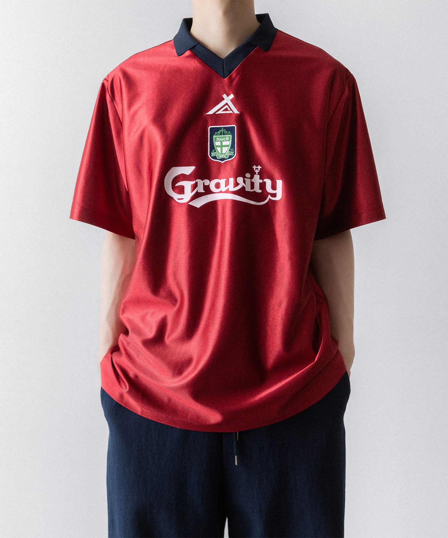 通販 オンラインショップ ネットショップ football jersey フットボール ジャージ サッカーシャツ ゲームシャツ ユニ 1st  2nd 3rd ファッション ストリート モード メンズ レディース ユニセックス 20代 30代 大人 かっこいい 可愛い カワイイ おしゃれ アパレル ブランド 流行 トレンド 春夏 アクティブ シック セレブ 海外 アスレチック ブロークコア ミックスコーデ エフォートレス リラックス 綺麗め カジュアル ドレッシー 韓国 スポーツミックス スポーツmix スポーティー  ワッペン 刺繍 フロッキー プリント 襟  スリット レッド 赤 着こなし コーデ 着画 着崩し スタイル エフォートレス リラックス オーバーサイズ 前 フロント