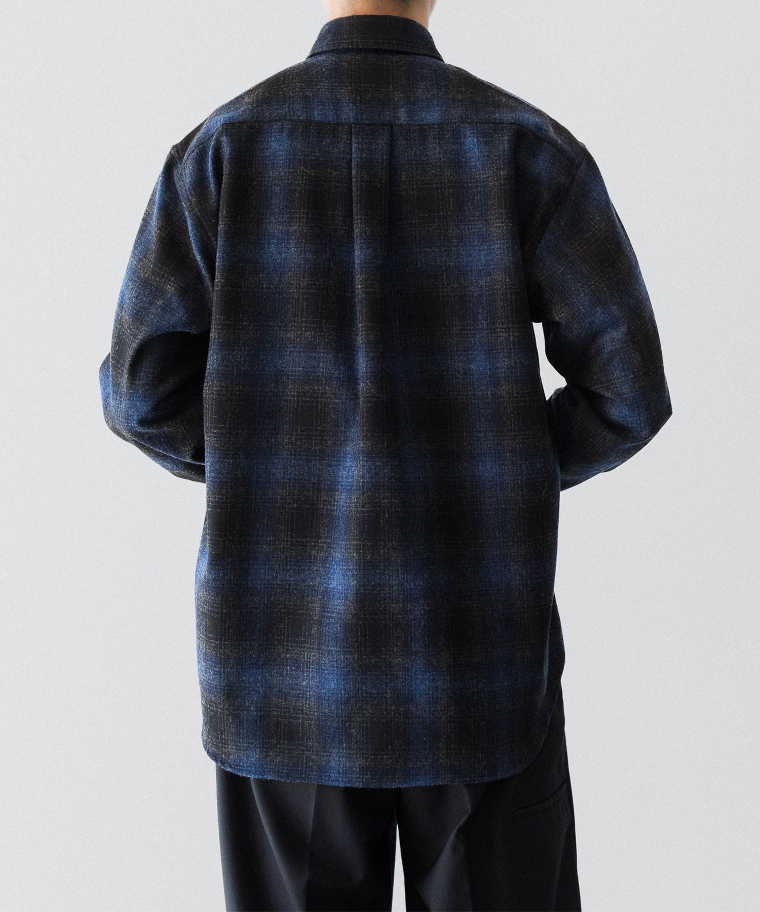 通販 オンラインショップ ネットショップ 毛 ウール ウール混 春 秋 冬 定番 きれいめ 綺麗め ファッション ブランド メンズ レディース ユニセックス ストリート モード 20代 30代 大人 かっこいい おしゃれ 可愛い アパレル シンプル コーデ 私服 普段着 リラックス カジュアル アメカジ  アイビー アメトラ プレッピー シティボーイ シティガール メンズライク 韓国 シック セレブ 海外 アスレチック ブロークコア ミックスコーデ トレンド 日本製 流行 ボタンダウン プルオーバー 貝ボタン オンブレ チェック 長袖 オーバーサイズ おすすめ タックイン 60s 70s 60年代 70年代 ネルシャツ ノームコア 胸ポケット ピスネーム グラデーション リラックスフィット 青黒 黒青 ブラック ブルー ネイビー ブルー系 シャドー コーデ  着こなし 着画　着用画像 スタイル 後