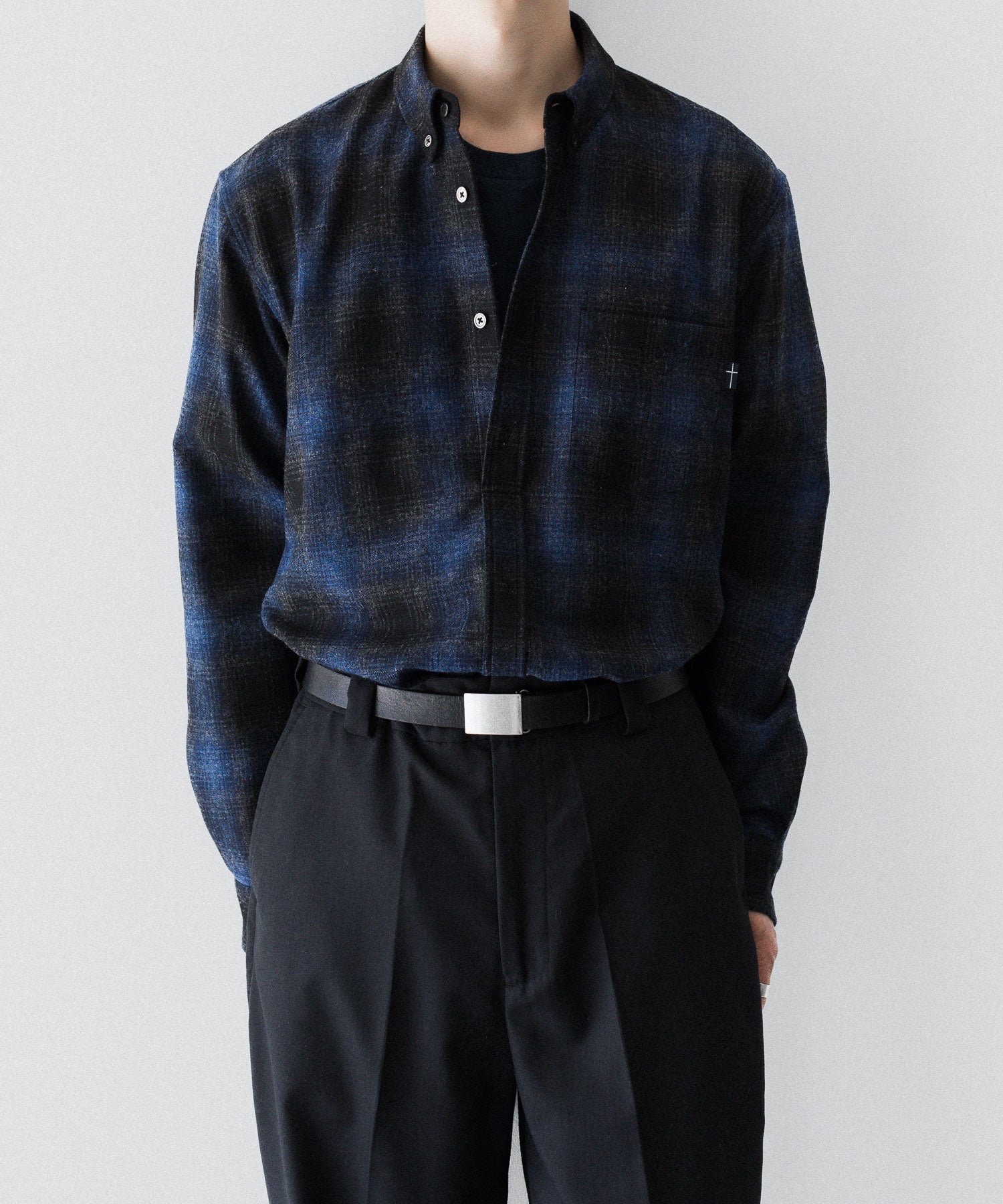 通販 オンラインショップ ネットショップ 毛 ウール ウール混 春 秋 冬 定番 きれいめ 綺麗め ファッション ブランド メンズ レディース ユニセックス ストリート モード 20代 30代 大人 かっこいい おしゃれ 可愛い アパレル シンプル コーデ 私服 普段着 リラックス カジュアル アメカジ  アイビー アメトラ プレッピー シティボーイ シティガール メンズライク 韓国 シック セレブ 海外 アスレチック ブロークコア ミックスコーデ トレンド 日本製 流行 ボタンダウン プルオーバー 貝ボタン オンブレ チェック 長袖 オーバーサイズ おすすめ タックイン 60s 70s 60年代 70年代 ネルシャツ ノームコア 胸ポケット ピスネーム グラデーション リラックスフィット 青黒 黒青 ブラック ブルー ネイビー ブルー系 シャドー コーデ  着こなし 着画　着用画像 スタイル フロント