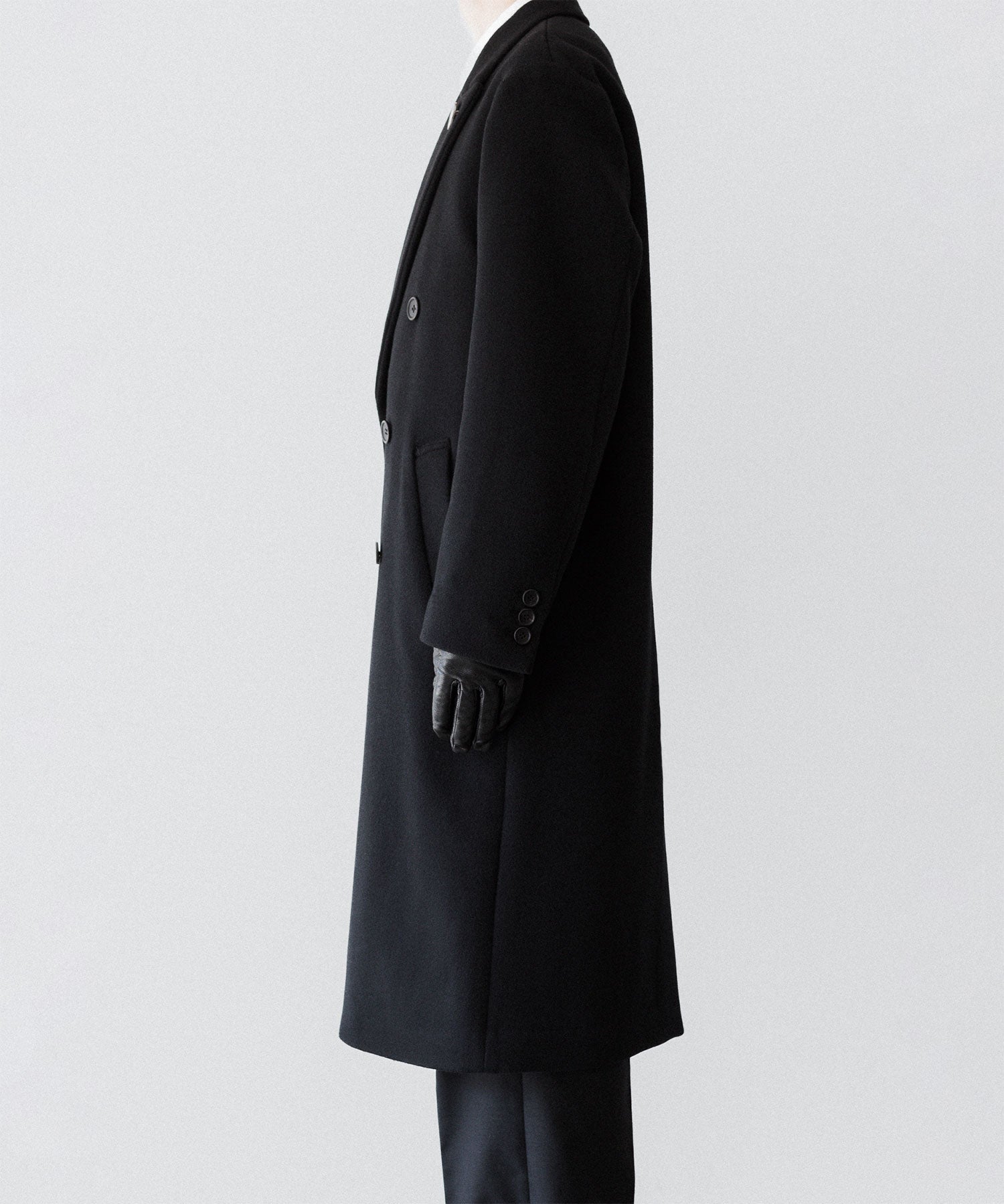 通販 オンラインショップ ネットショップ ダブル ブレスト チェスター コート ウール バージンウール ヴァージンウール 100 スーパー120 super120 秋 冬 定番 シンプル きれいめ 綺麗め ファッション ブランド メンズ レディース ユニセックス ストリート モード 20代 30代 大人 かっこいい おしゃれ 可愛い アパレル シンプル コーデ 私服 普段着 リラックス カジュアル アメカジ  アイビー アメトラ プレッピー シティボーイ シティガール メンズライク 韓国 シック セレブ 海外 アスレチック ノームコア ブロークコア ミックスコーデ ゆったり ロング丈 マキシ丈 丈長め トレンド 日本製 流行 スーツ 黒 ブラック 似合う オーバーサイズ ビーバー 水牛ボタン 本水牛 ピークド ラペル 高級 高品質 おすすめ コーデ  着こなし 着画 着用画像 スタイル 横 サイド