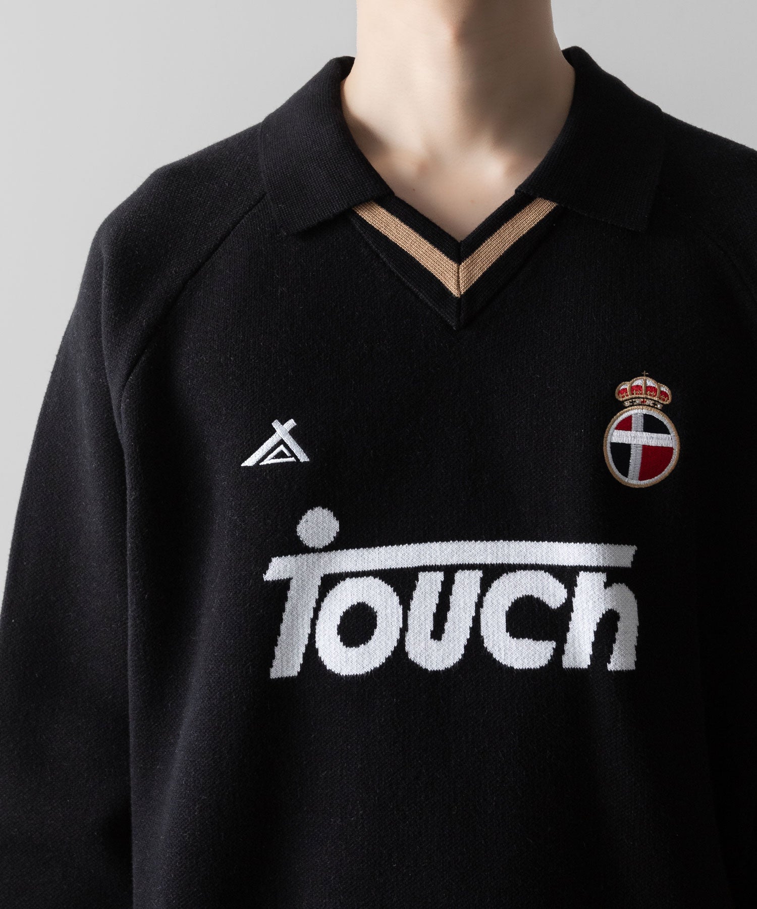 通販　オンラインショップ ネットショップ football jersey フットボール ジャージ 
 SOCCER SWEATER　サッカー セーター サッカーシャツ ゲームシャツ ユニ ブラック ファッション ストリート モード メンズ レディース ユニセックス 20代 30代 大人 かっこいい 可愛い カワイイ おしゃれ アパレル ブランド 流行 トレンド 秋冬 ニット セーター ジャガード ジャカート 12ゲージ ハイゲージ 着こなし 着画 着崩し コーデ スタイル エフォートレス リラックス オーバーサイズ 前 フロント シティボーイ シティガール メンズライク