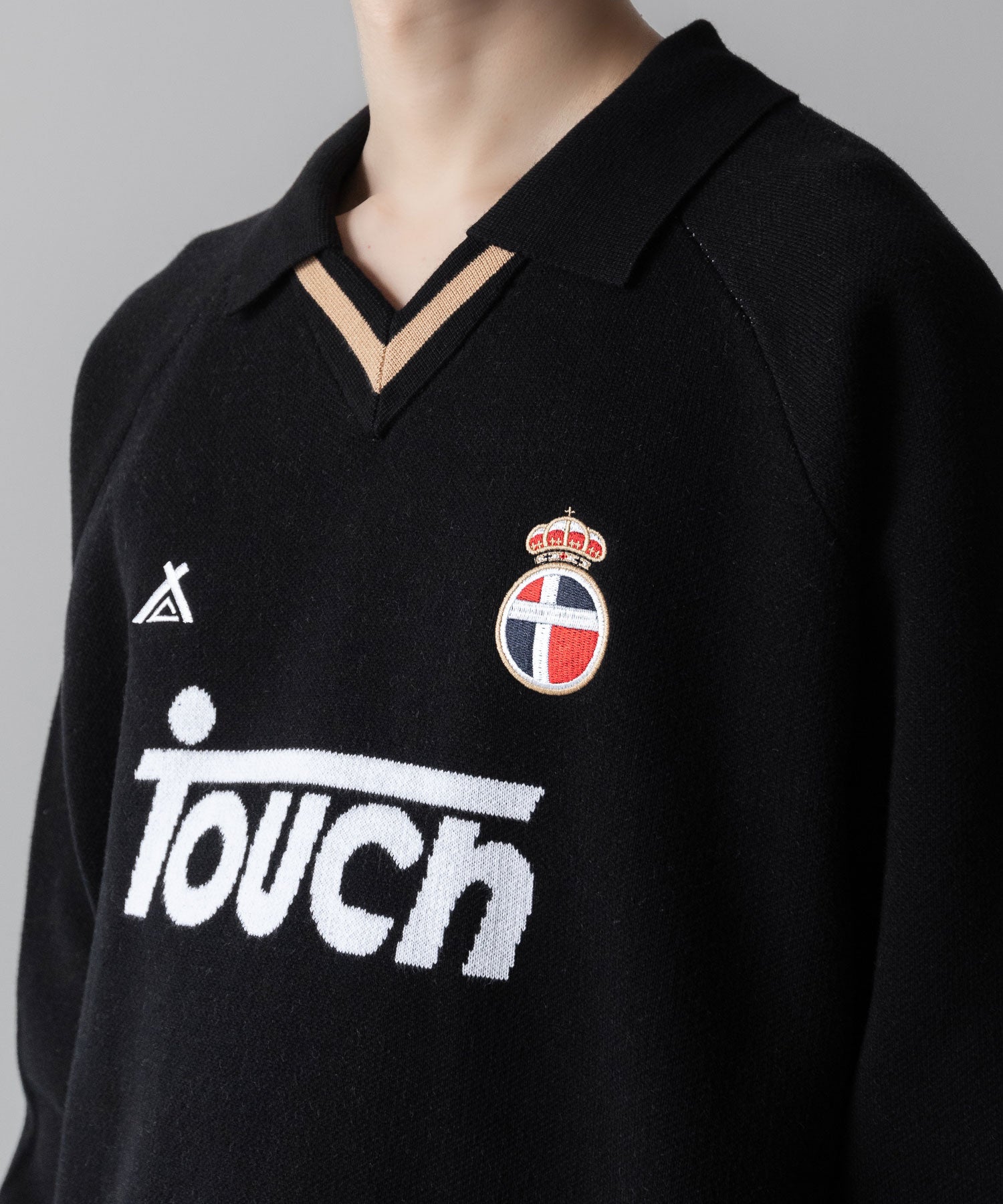 通販　オンラインショップ ネットショップ football jersey フットボール ジャージ サッカーシャツ ゲームシャツ ユニ ブラック ファッション ストリート モード メンズ レディース ユニセックス 20代 30代 大人 かっこいい 可愛い カワイイ おしゃれ アパレル ブランド 流行 トレンド 秋冬 ニット セーター ジャガード ジャカート 12ゲージ ハイゲージ 着こなし 着画 着崩し コーデ スタイル エフォートレス リラックス オーバーサイズ 前 フロント