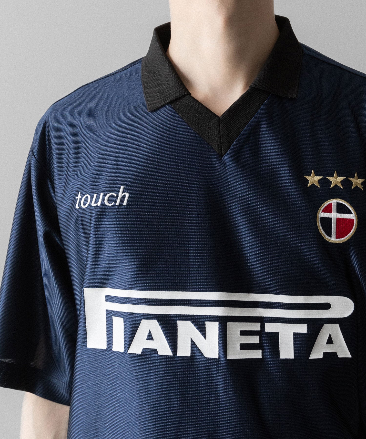 通販 オンラインショップ ネットショップ football jersey フットボール ジャージ サッカーシャツ ゲームシャツ ユニ 1st 2nd 3rd ファッション ストリート モード メンズ レディース ユニセックス 20代 30代 大人 かっこいい 可愛い カワイイ おしゃれ アパレル ブランド 流行 トレンド 春夏 アクティブ シック セレブ 海外 アスレチック ブロークコア ミックスコーデ エフォートレス リラックス 綺麗め カジュアル ドレッシー 韓国 スポーツミックス スポーツmix スポーティー ワッペン 刺繍 プリント 襟  スリット ネイビー 紺色 半袖 おすすめ 前 フロント