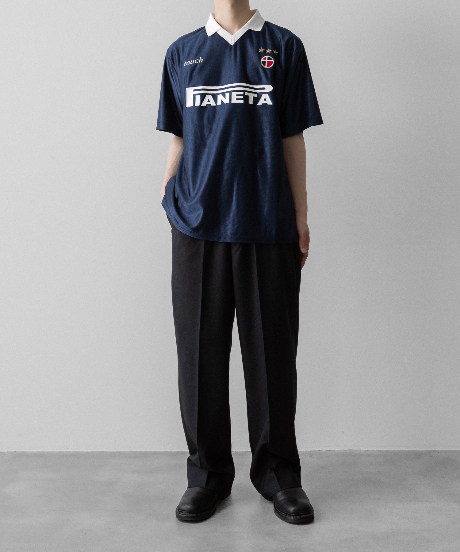 通販 オンラインショップ ネットショップ football jersey フットボール ジャージ サッカーシャツ ゲームシャツ ユニ 1st 2nd 3rd ファッション ストリート モード メンズ レディース ユニセックス 20代 30代 大人 かっこいい 可愛い カワイイ おしゃれ アパレル ブランド 流行 トレンド 春夏 アクティブ シック セレブ 海外 アスレチック ブロークコア ミックスコーデ エフォートレス リラックス 綺麗め カジュアル ドレッシー 韓国 スポーツミックス スポーツmix スポーティー ワッペン 刺繍 プリント 襟  スリット ネイビー 紺色 半袖 おすすめ 着こなし コーデ 着画 着崩し スタイル エフォートレス リラックス オーバーサイズ 前 フロント 全身